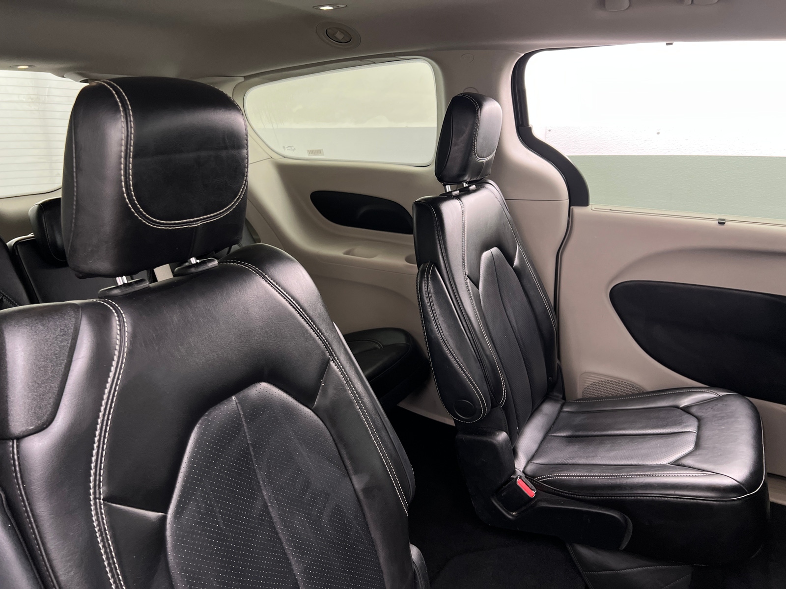 Thumbnail: 2023 Chrysler Pacifica - 5