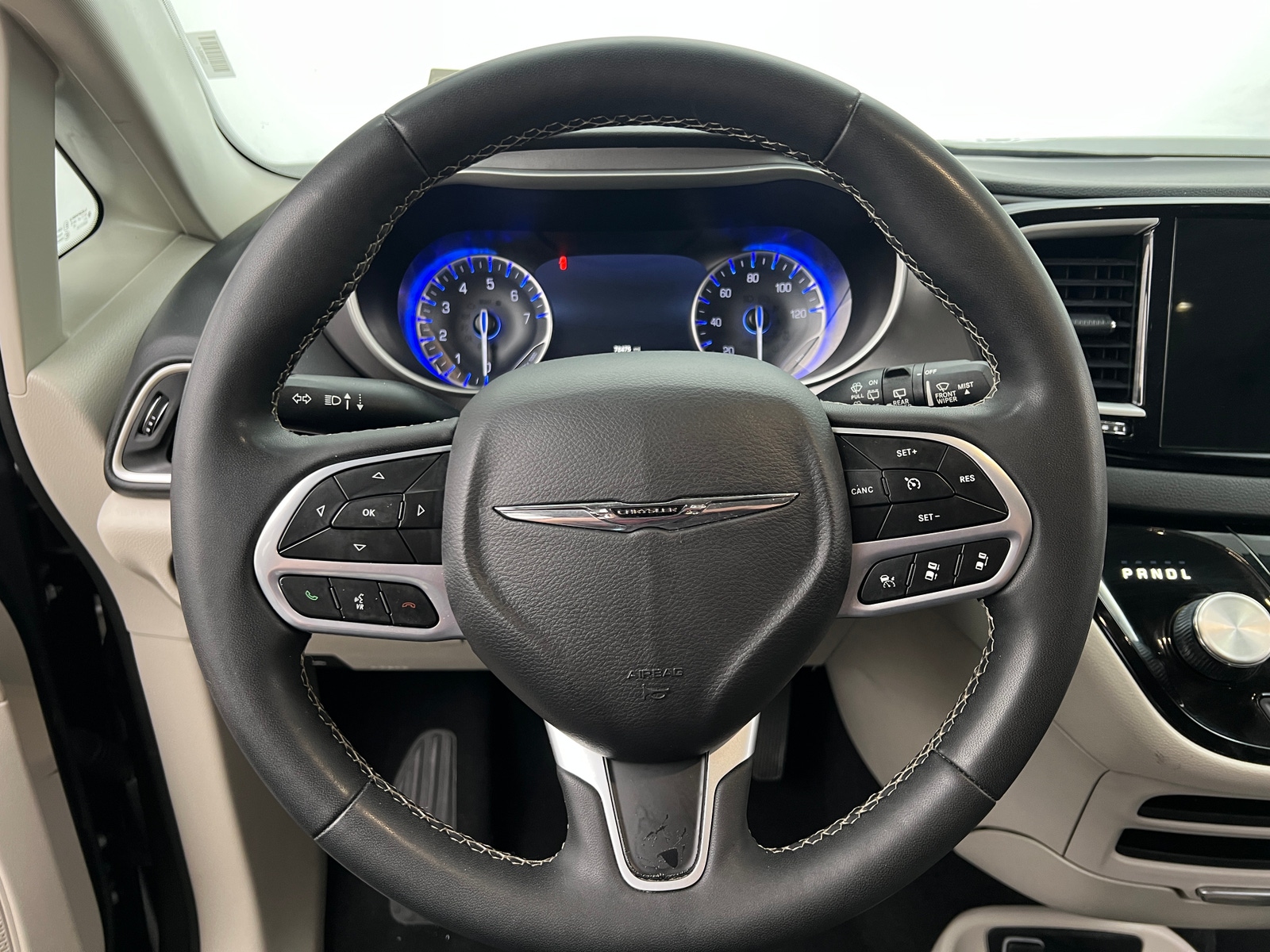 Thumbnail: 2023 Chrysler Pacifica - 4