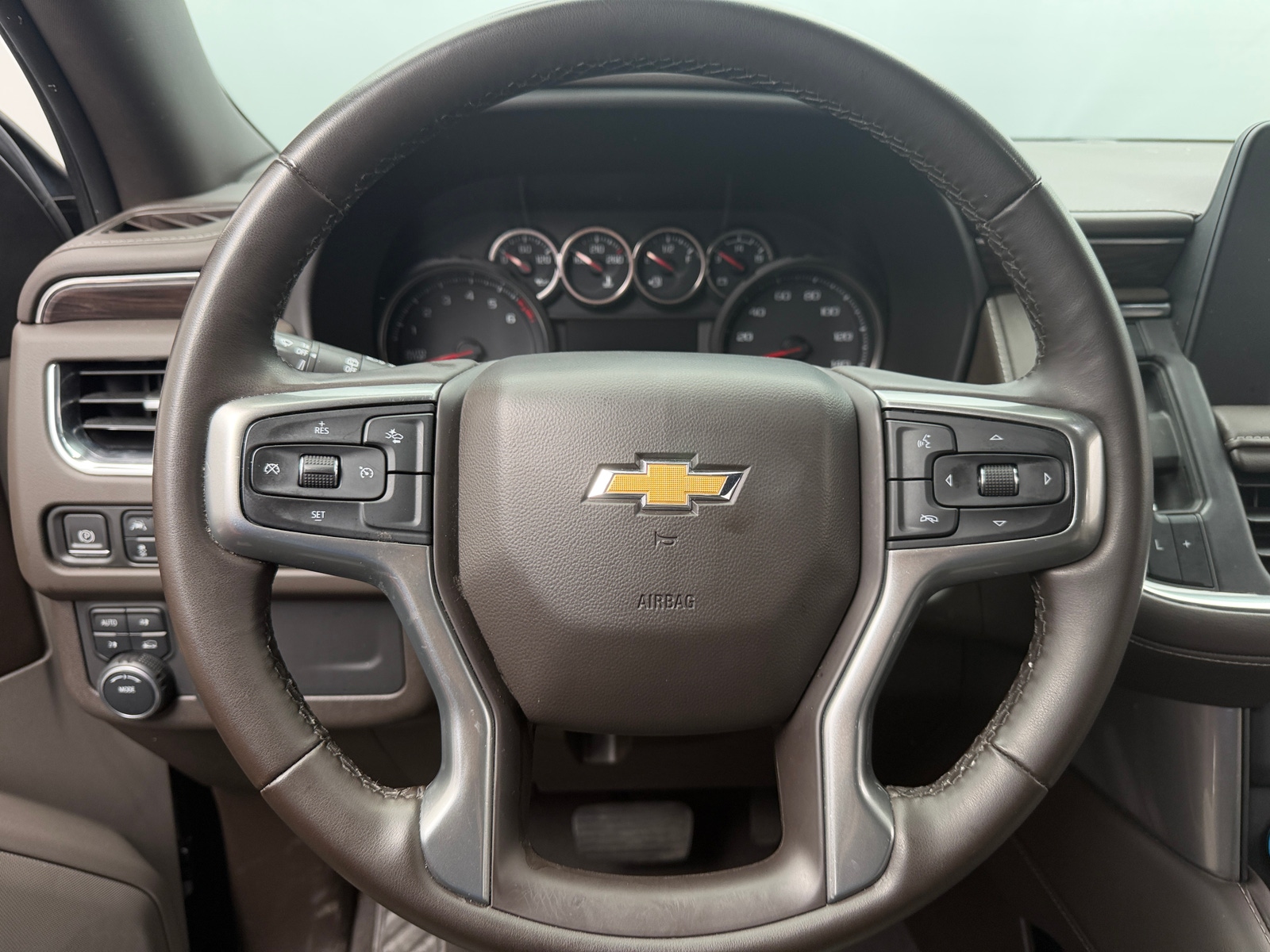Thumbnail: 2023 Chevrolet Suburban - 5
