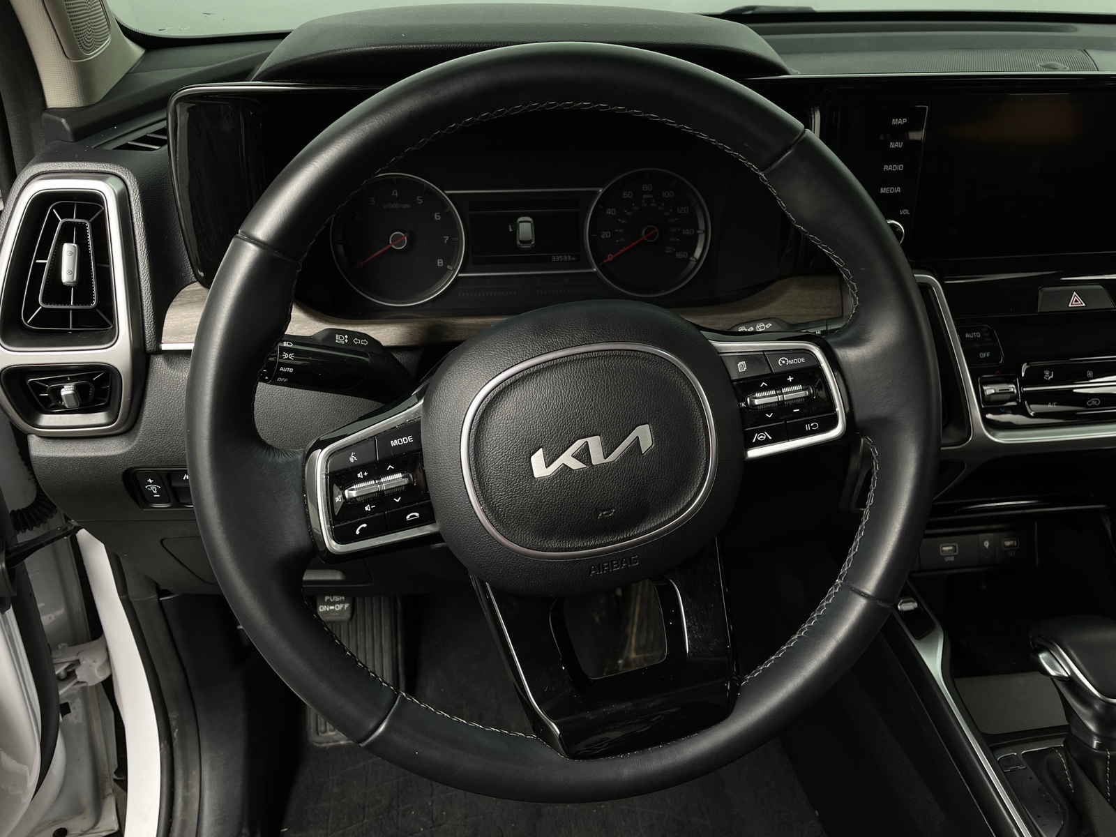 Thumbnail: 2023 Kia Sorento - 4