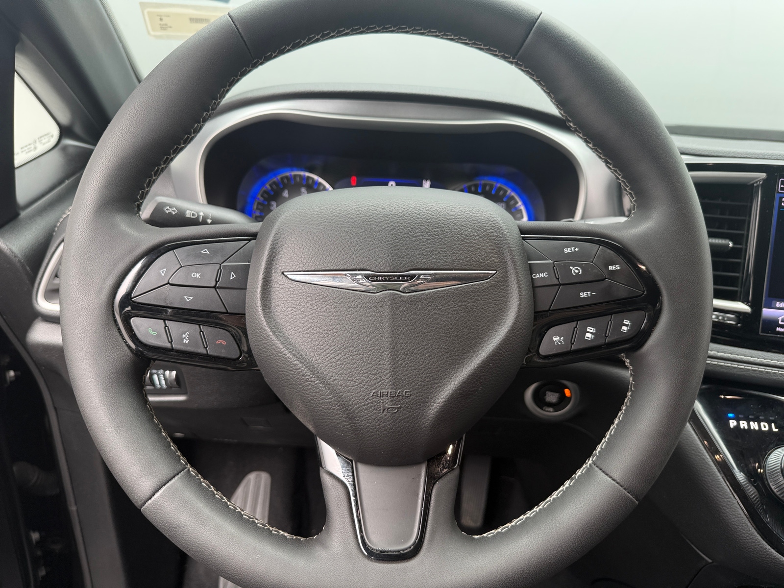 Thumbnail: 2022 Chrysler Pacifica - 4