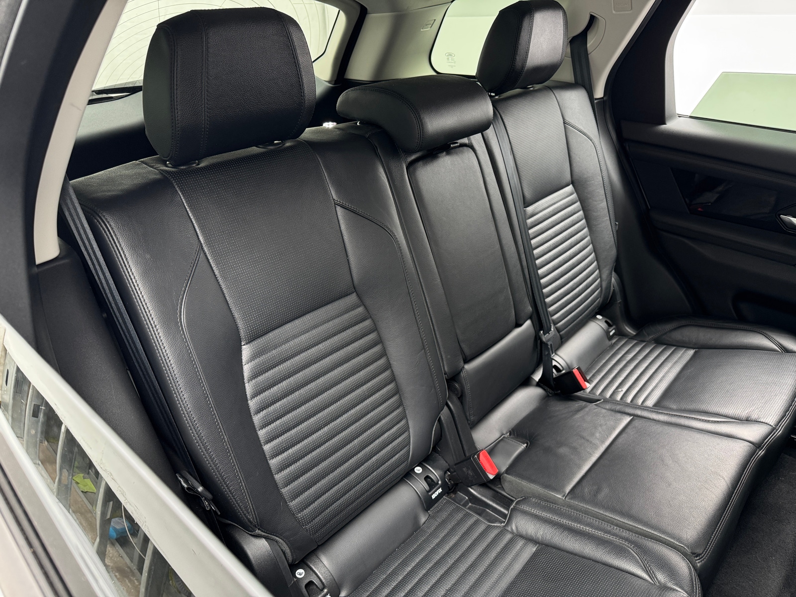 Thumbnail: 2020 Land Rover Discovery Sport - 5