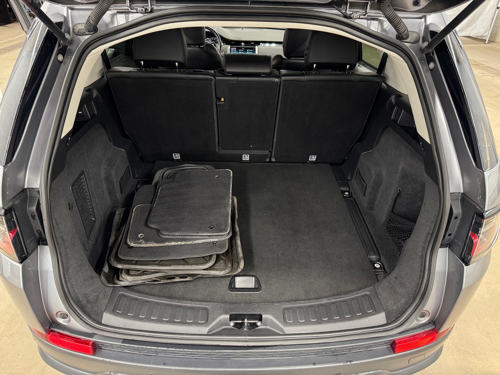 Thumbnail: 2020 Land Rover Discovery Sport - 6