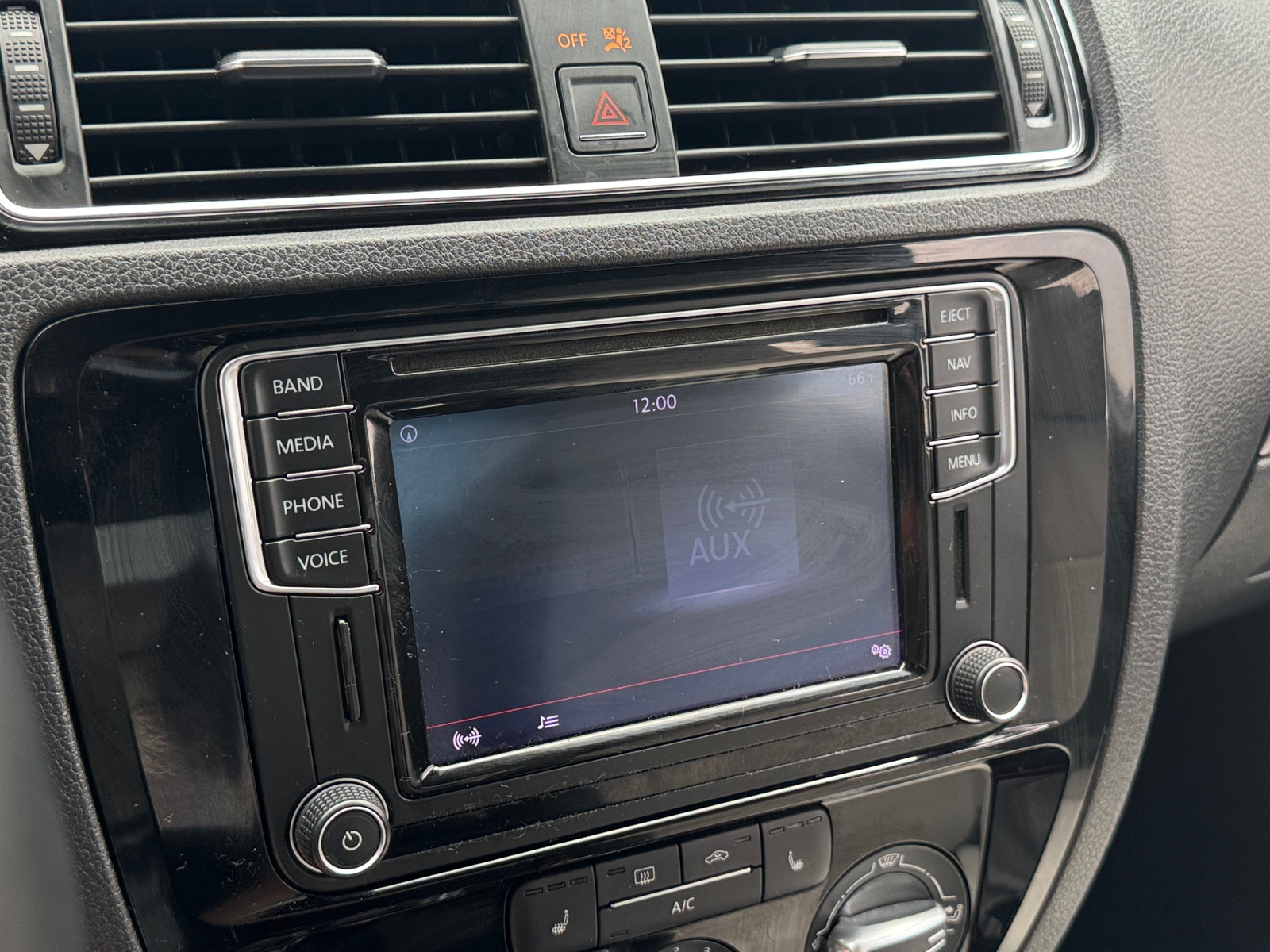 Thumbnail: 2016 Volkswagen Jetta - 3