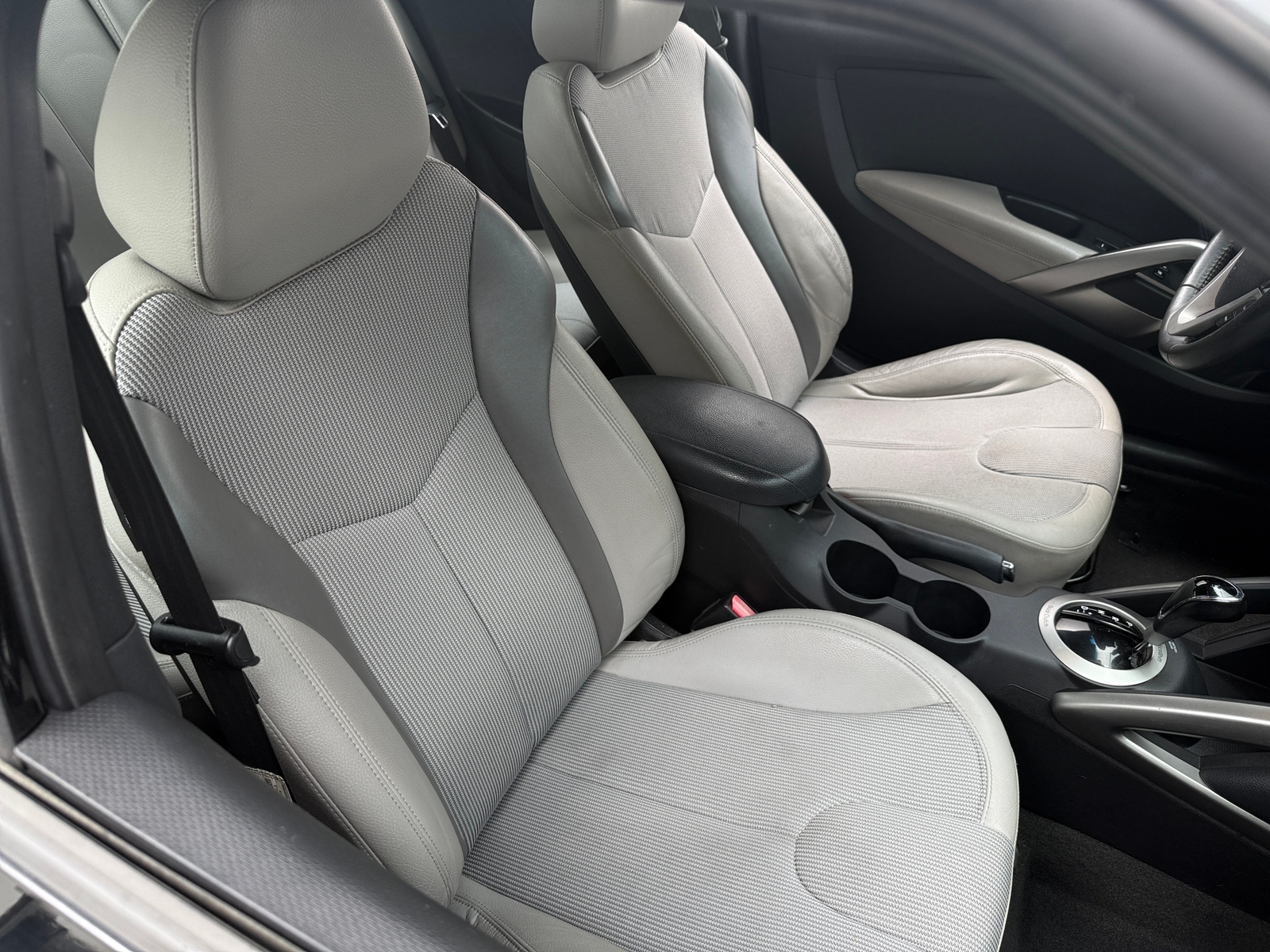 Thumbnail: 2012 Hyundai Veloster - 2