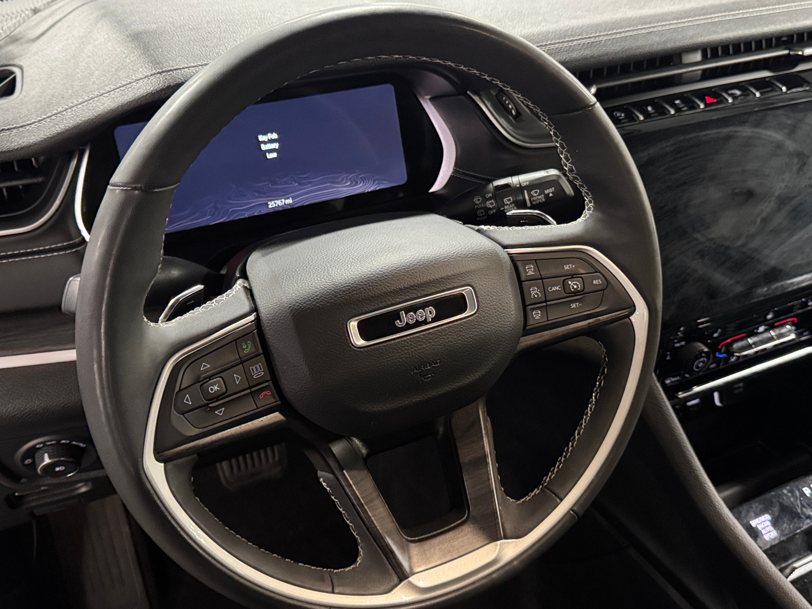 Thumbnail: 2023 Jeep Grand Cherokee L - 4