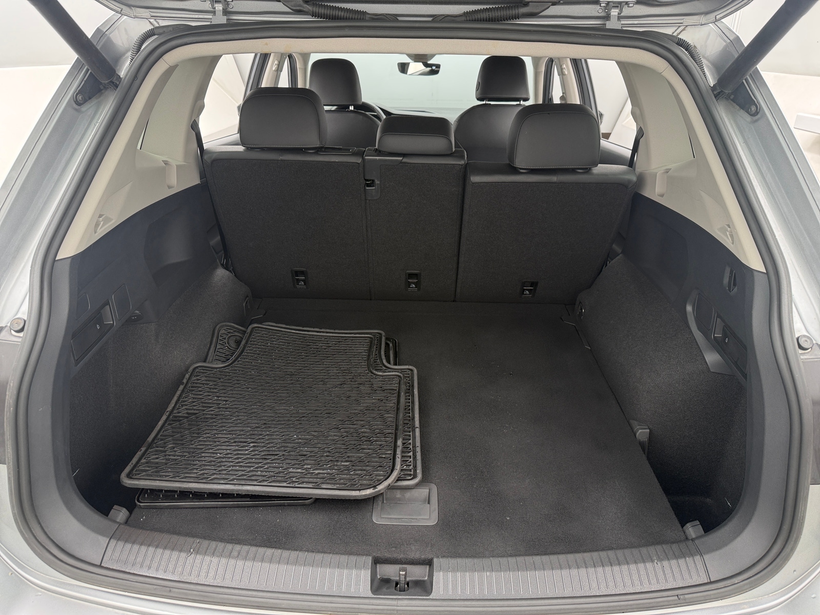 Thumbnail: 2020 Volkswagen Tiguan - 6