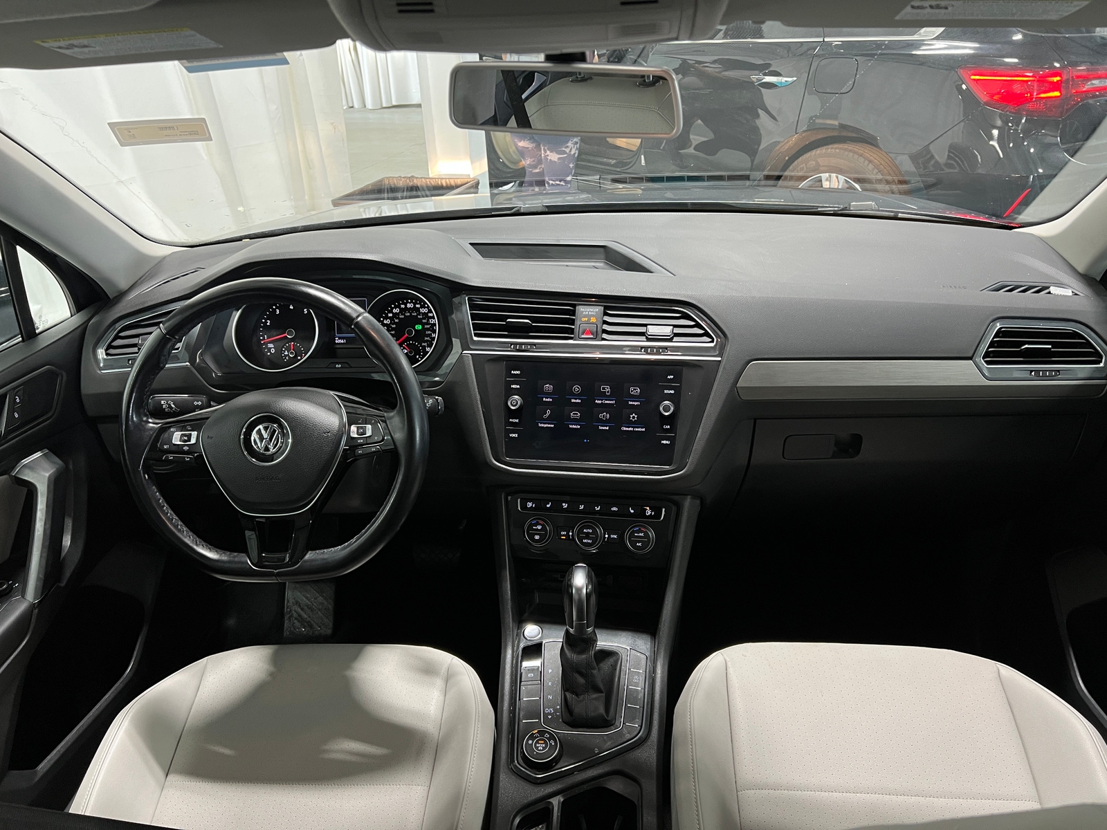 Thumbnail: 2019 Volkswagen Tiguan - 2