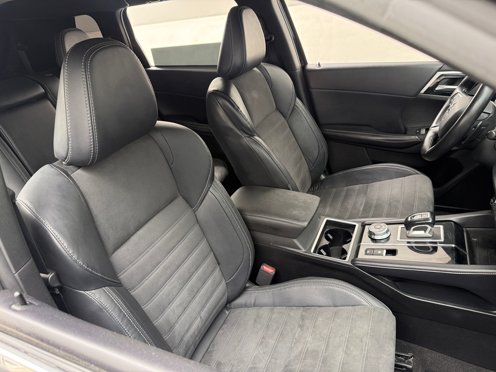 Thumbnail: 2023 Mitsubishi Outlander - 2