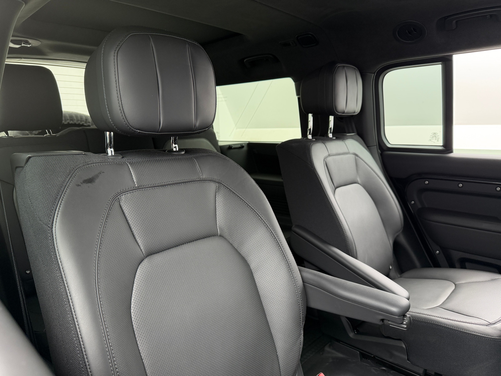 Thumbnail: 2025 Land Rover Defender - 5