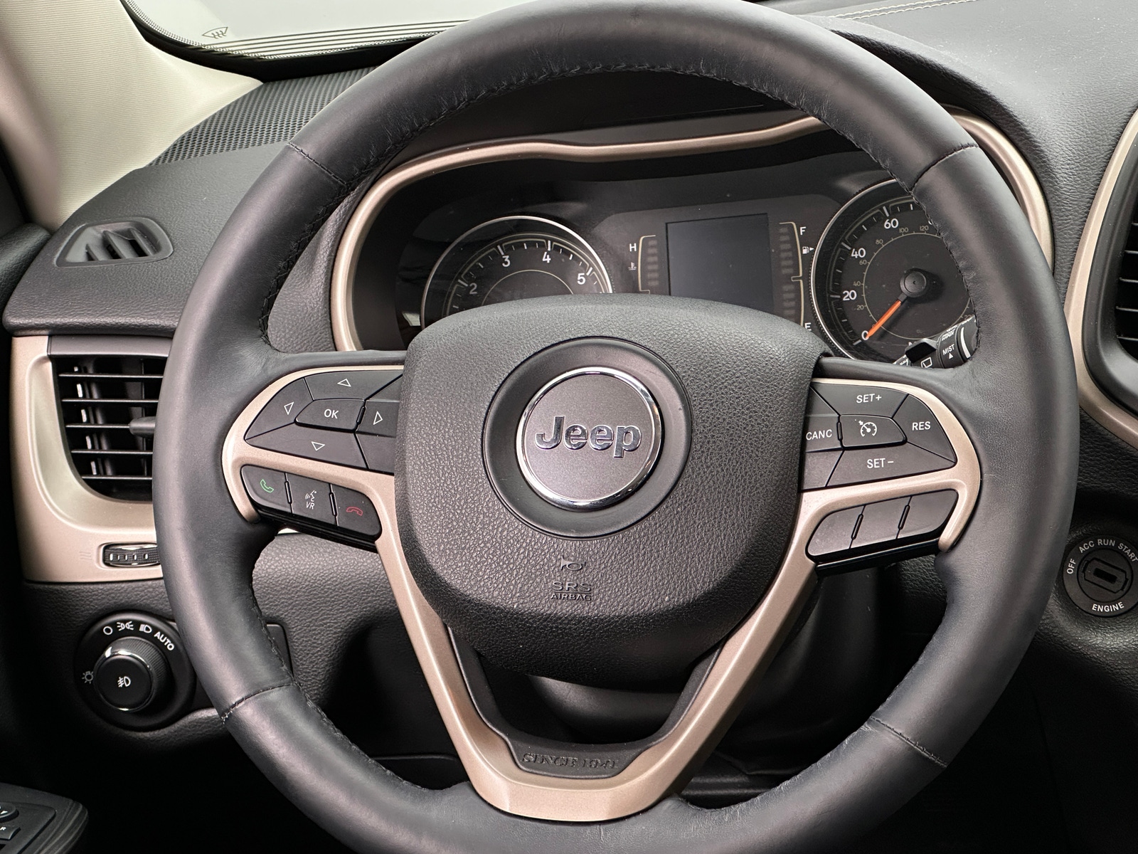 Thumbnail: 2015 Jeep Cherokee - 5