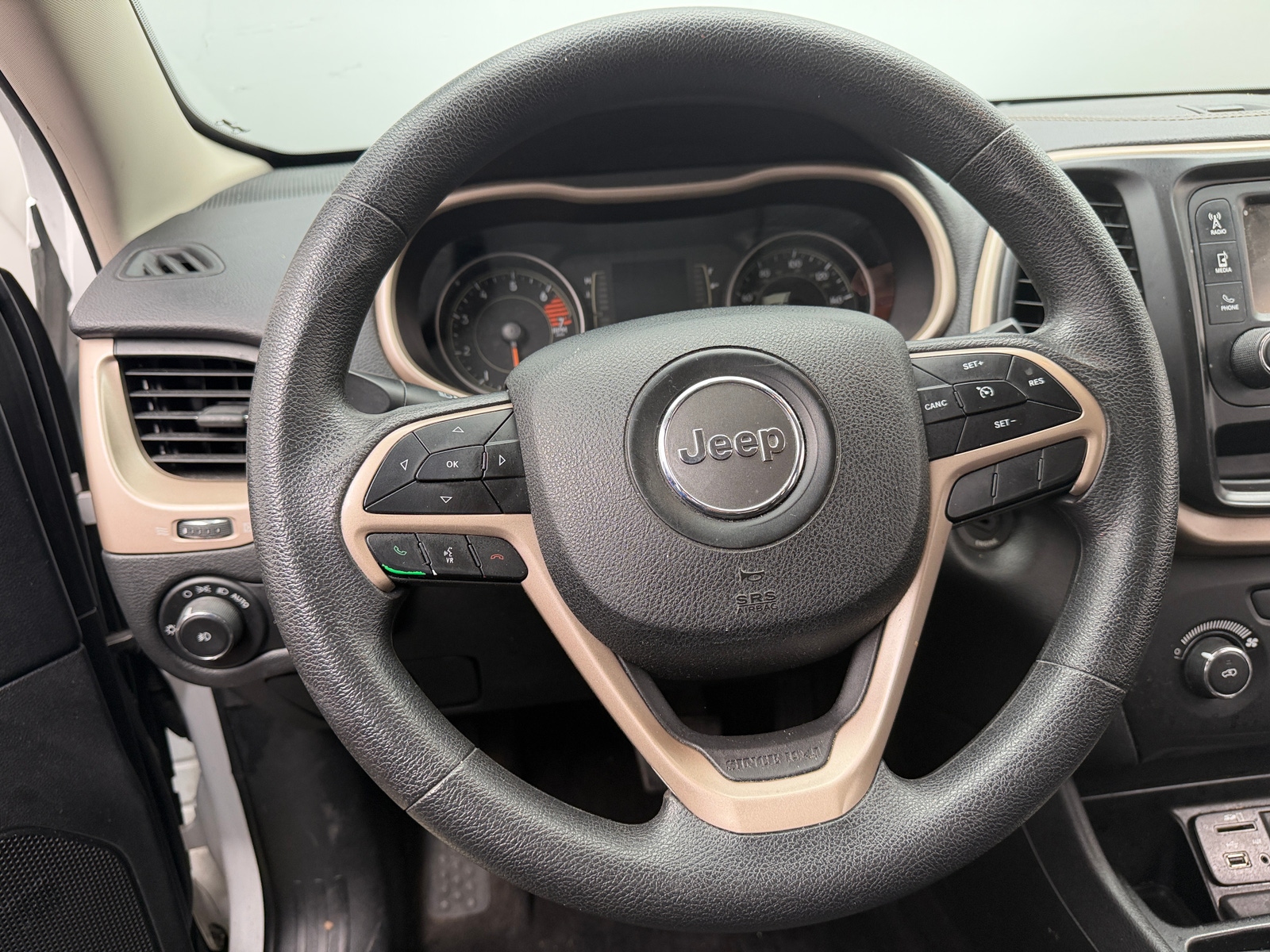 Thumbnail: 2018 Jeep Cherokee - 5