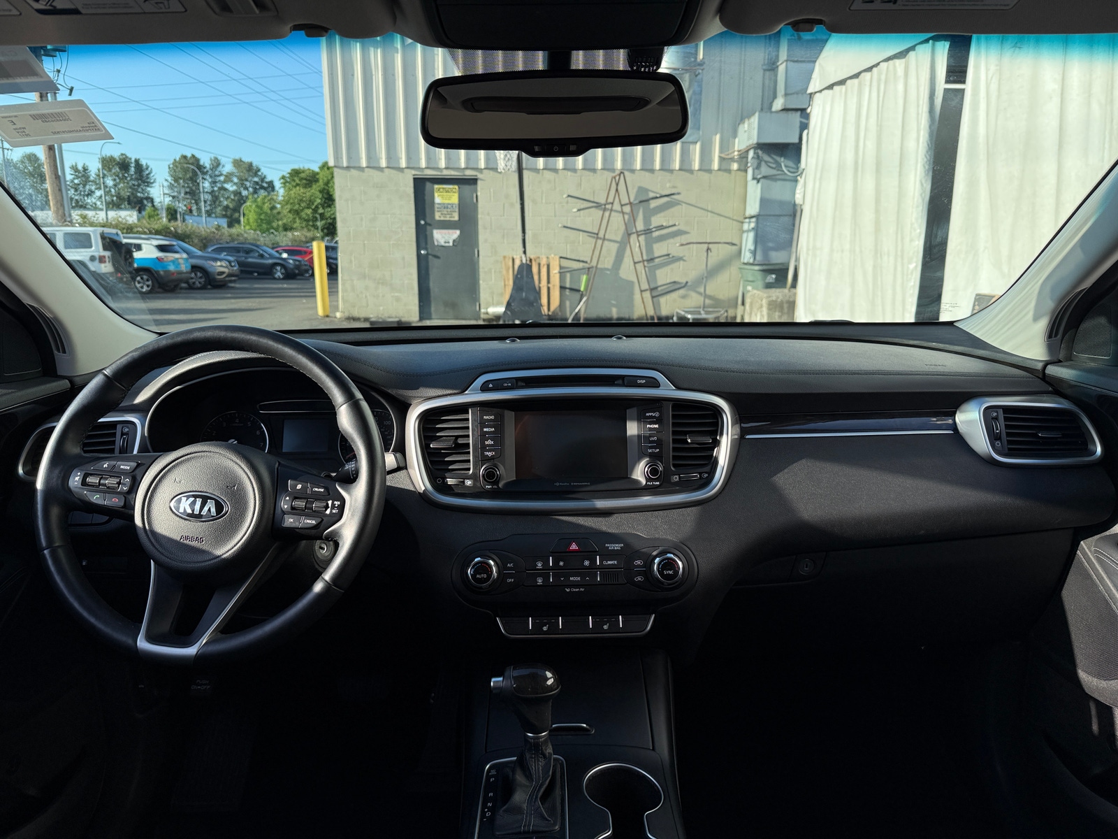 Thumbnail: 2017 Kia Sorento - 3
