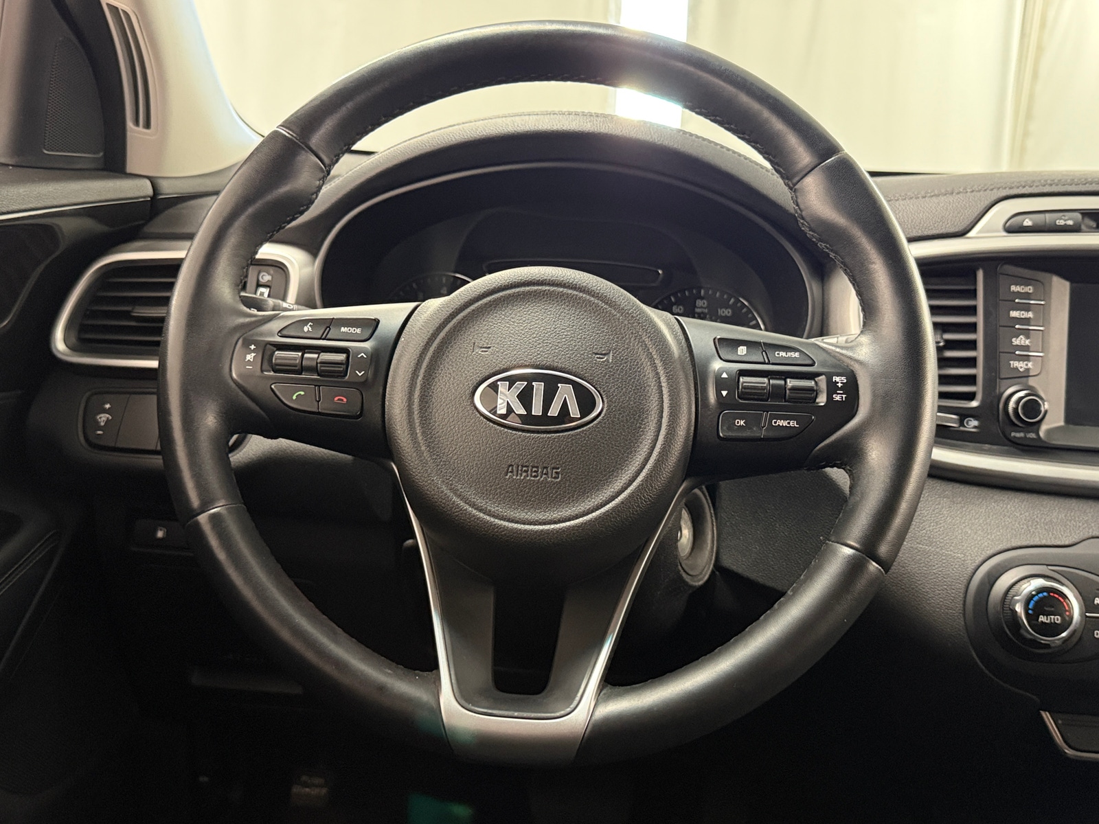 Thumbnail: 2017 Kia Sorento - 5