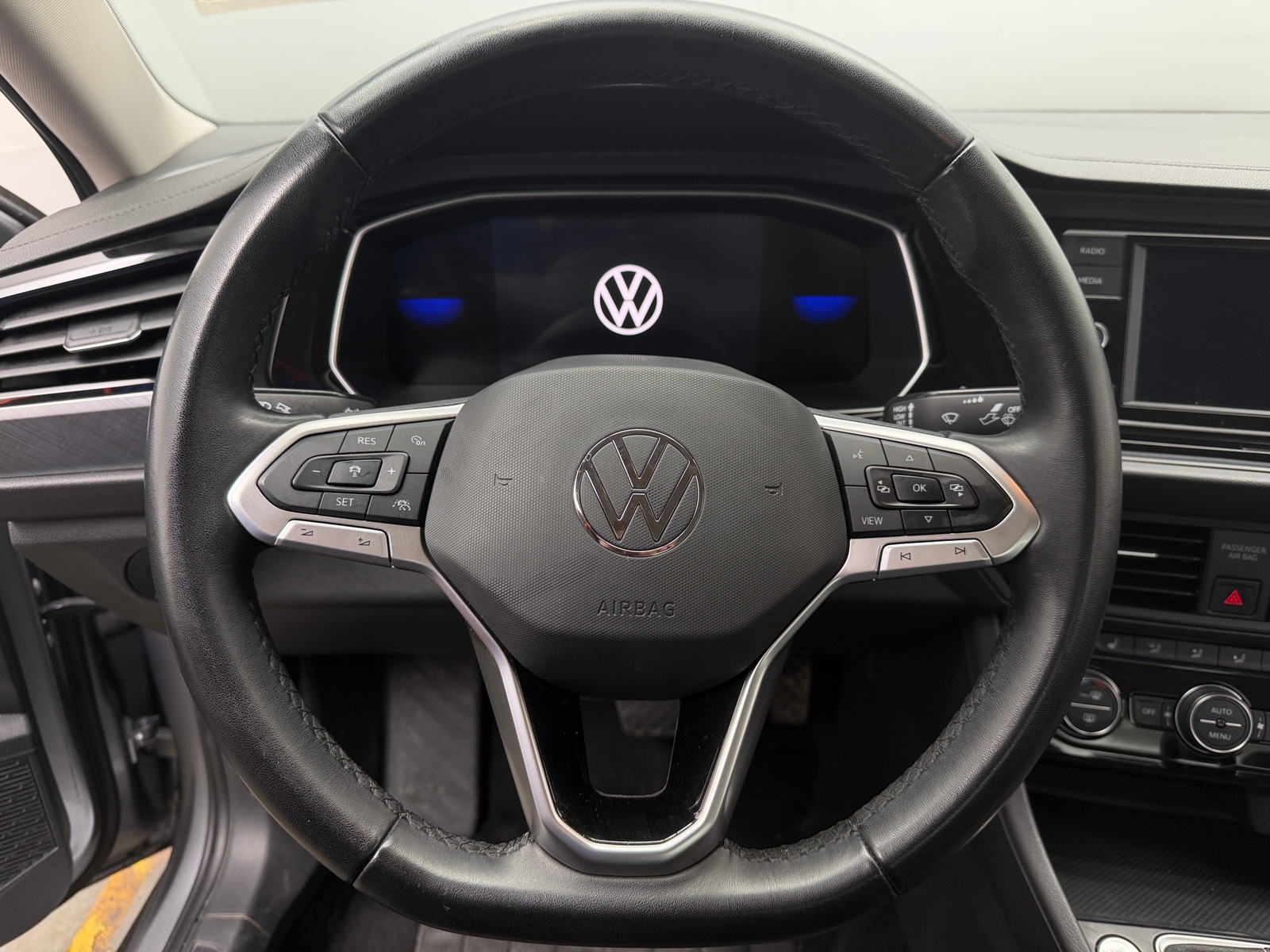 Thumbnail: 2024 Volkswagen Jetta - 4