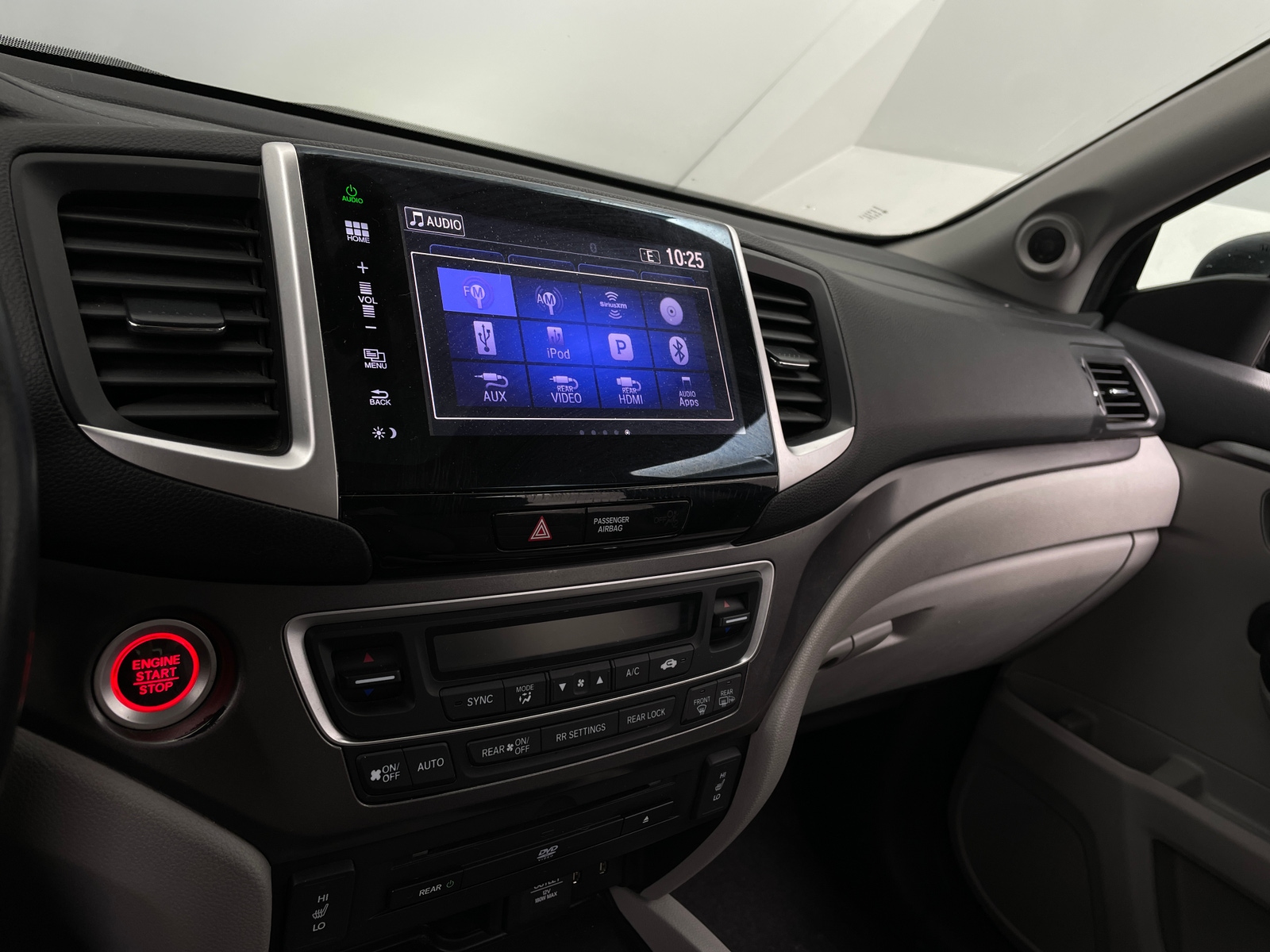 Thumbnail: 2016 Honda Pilot - 3