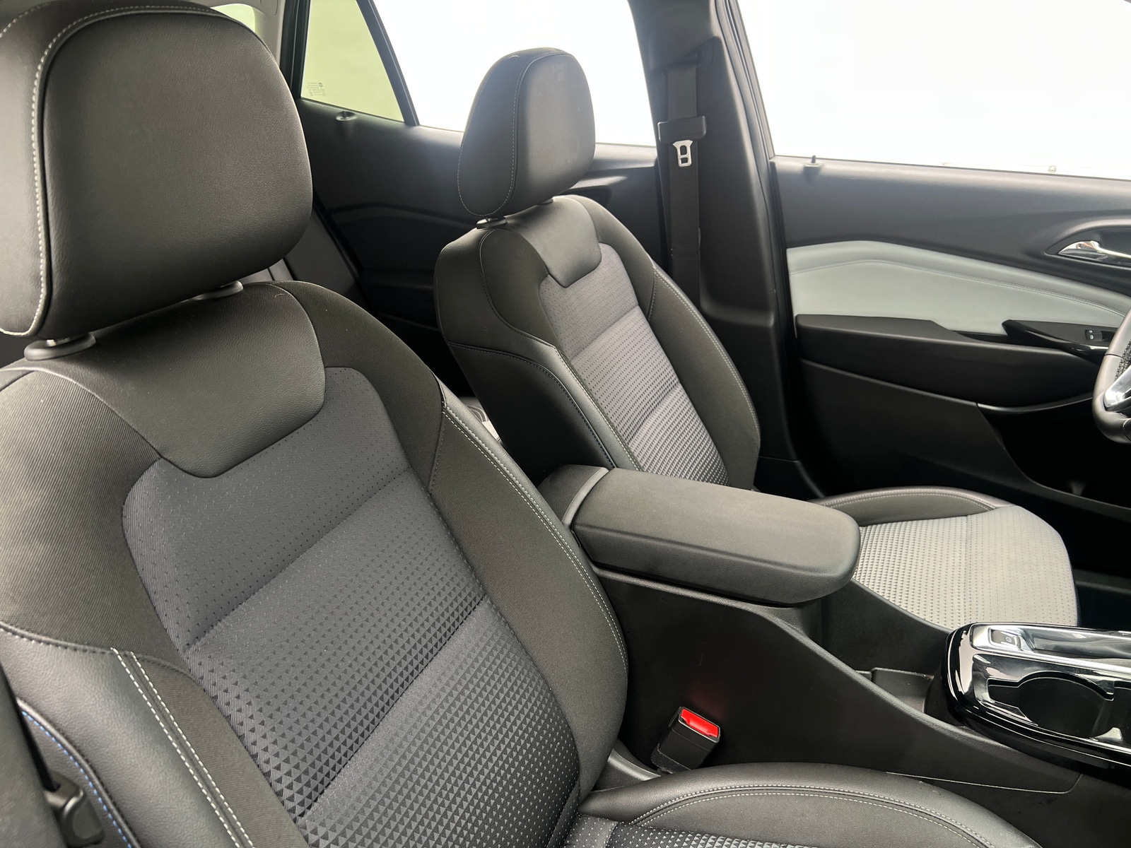 Thumbnail: 2025 Chevrolet Trax - 2