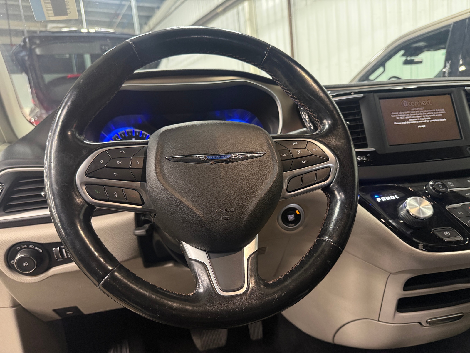 Thumbnail: 2019 Chrysler Pacifica - 4