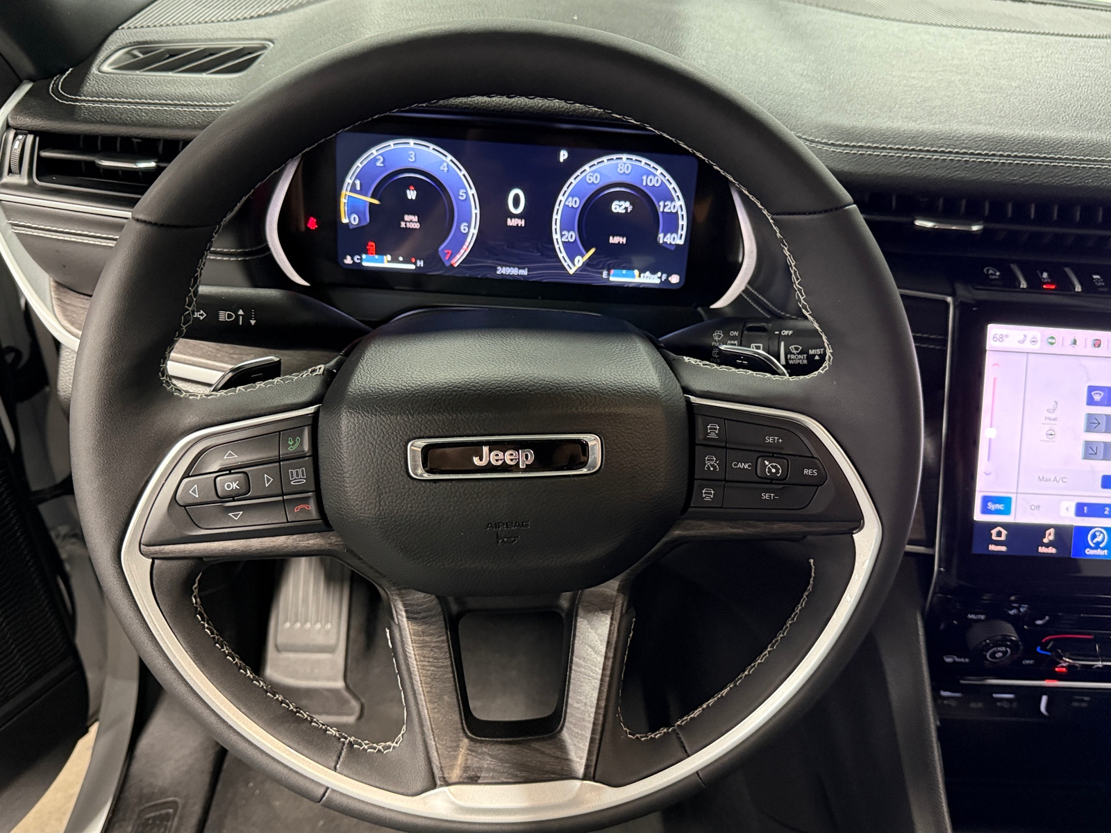 Thumbnail: 2024 Jeep Grand Cherokee - 4
