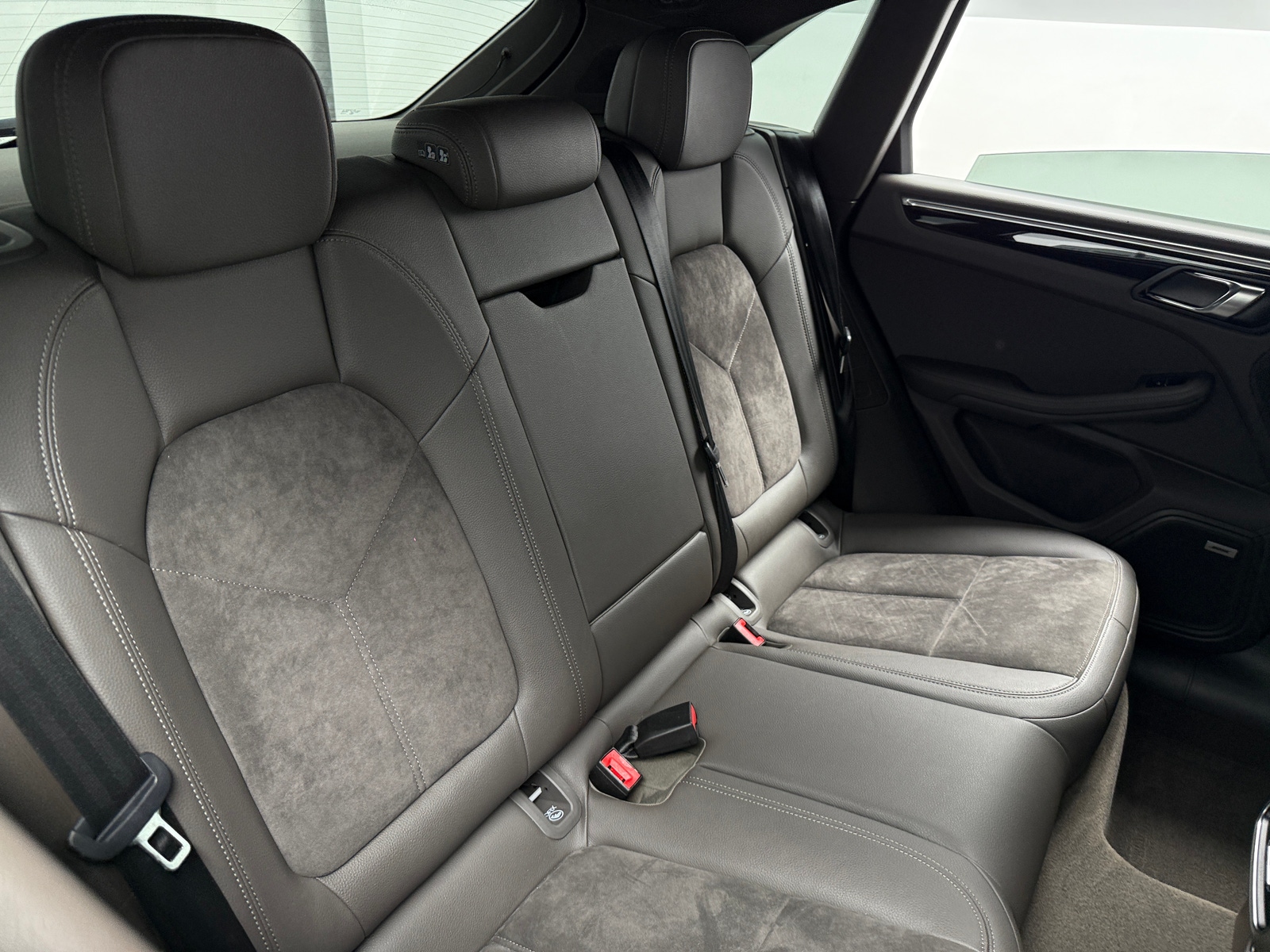 Thumbnail: 2020 Porsche Macan - 5