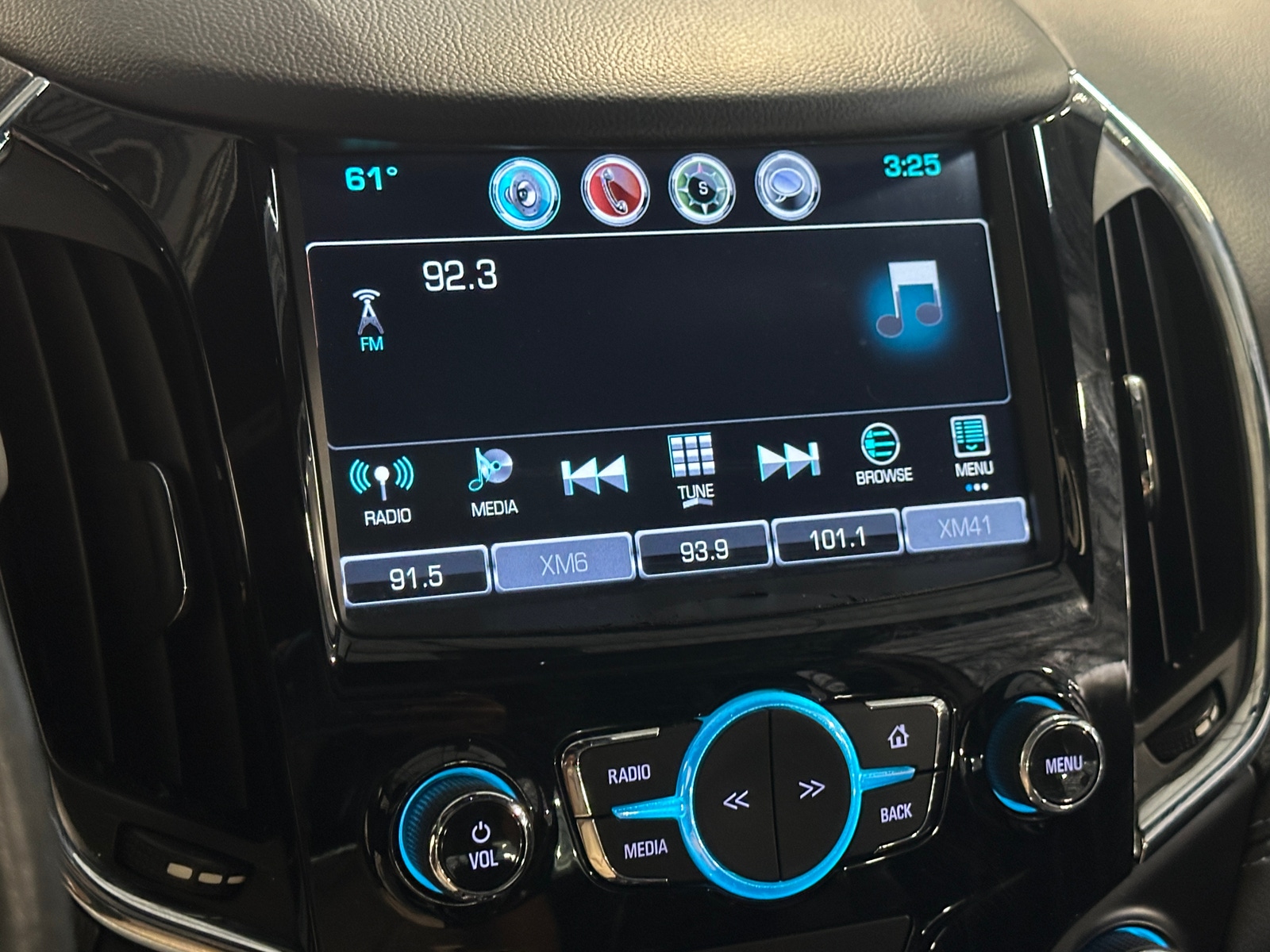 Thumbnail: 2016 Chevrolet Cruze - 3