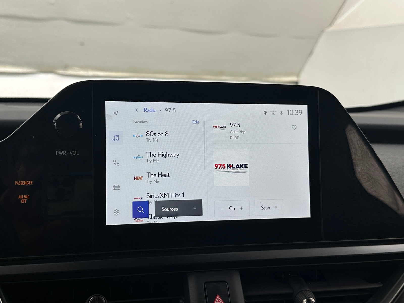 Thumbnail: 2025 Lexus UX - 3