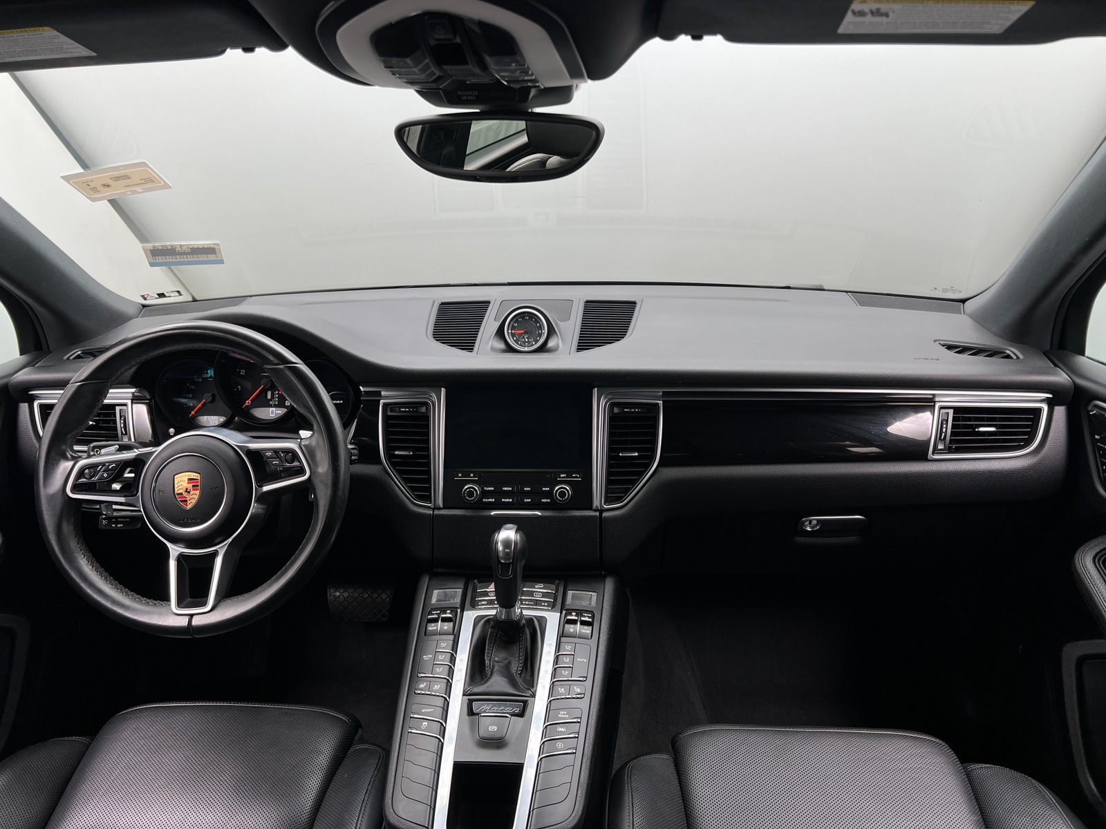 Thumbnail: 2018 Porsche Macan - 2