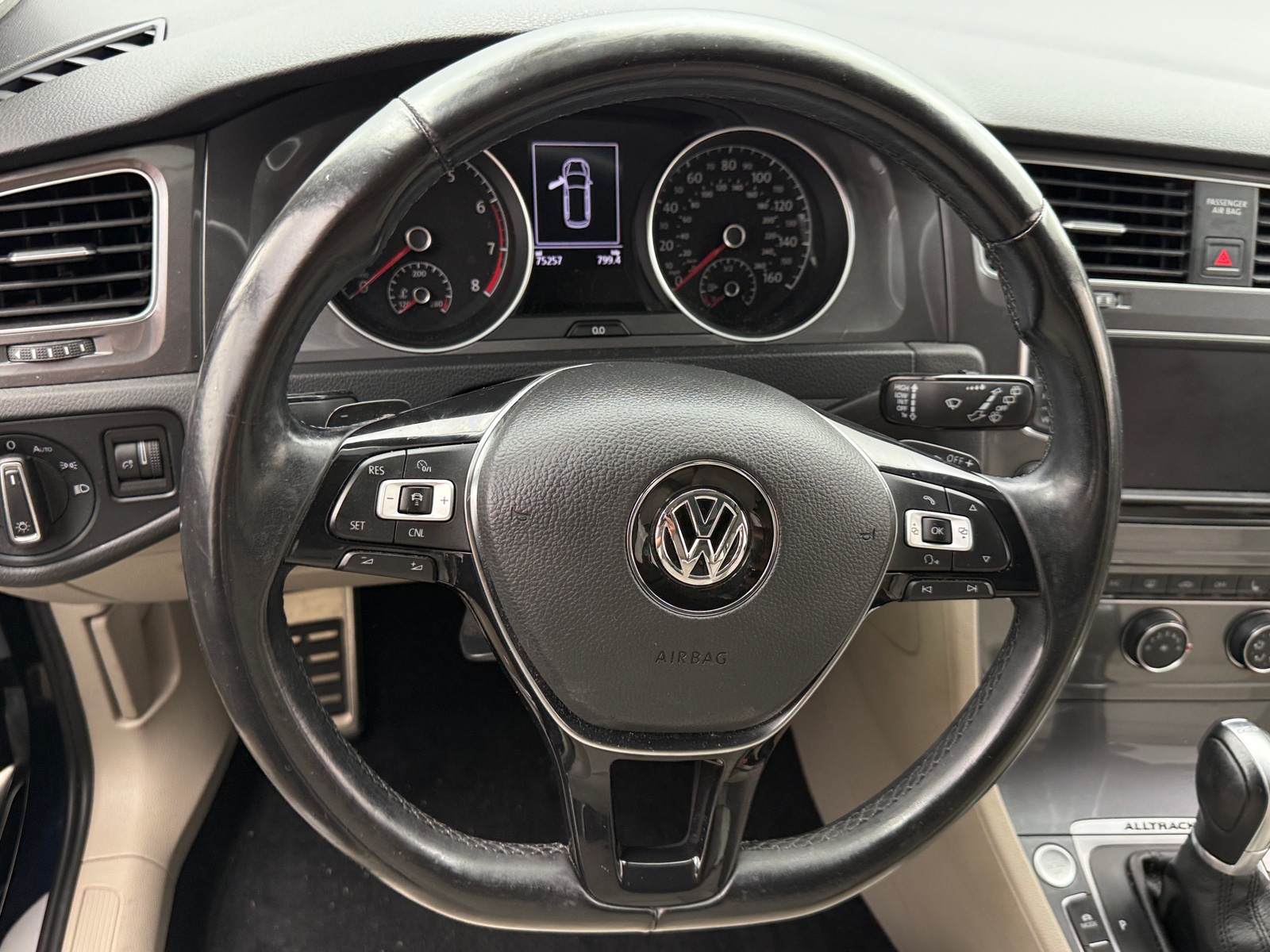 Thumbnail: 2017 Volkswagen Golf - 4