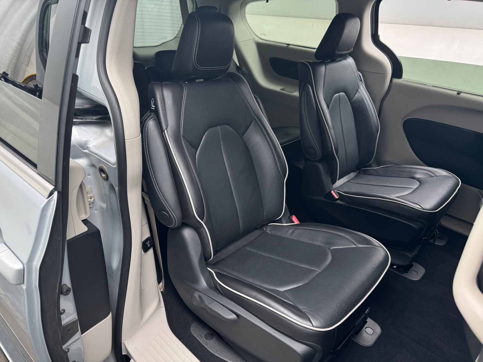 Thumbnail: 2023 Chrysler Pacifica - 5