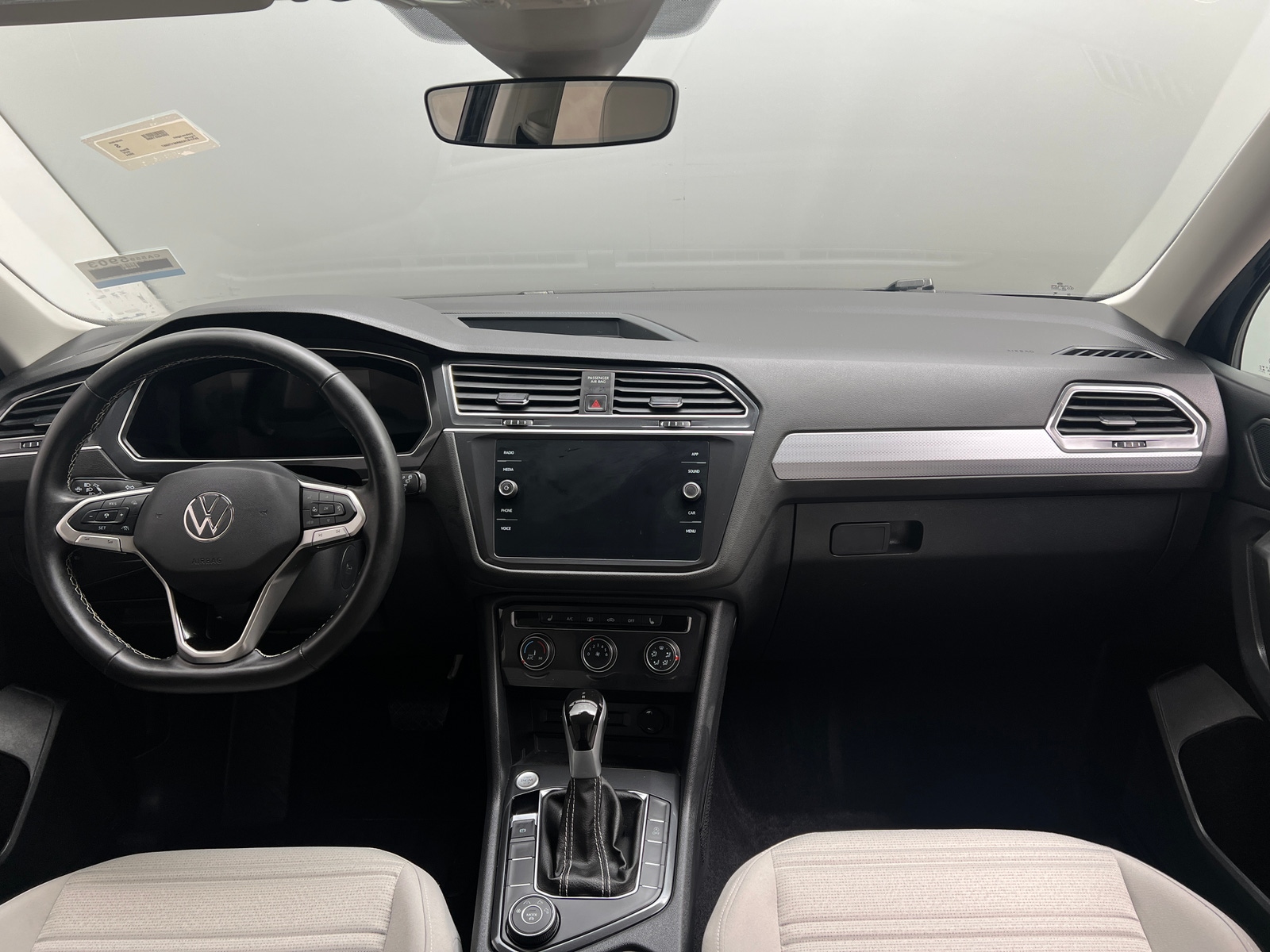 Thumbnail: 2024 Volkswagen Tiguan - 3