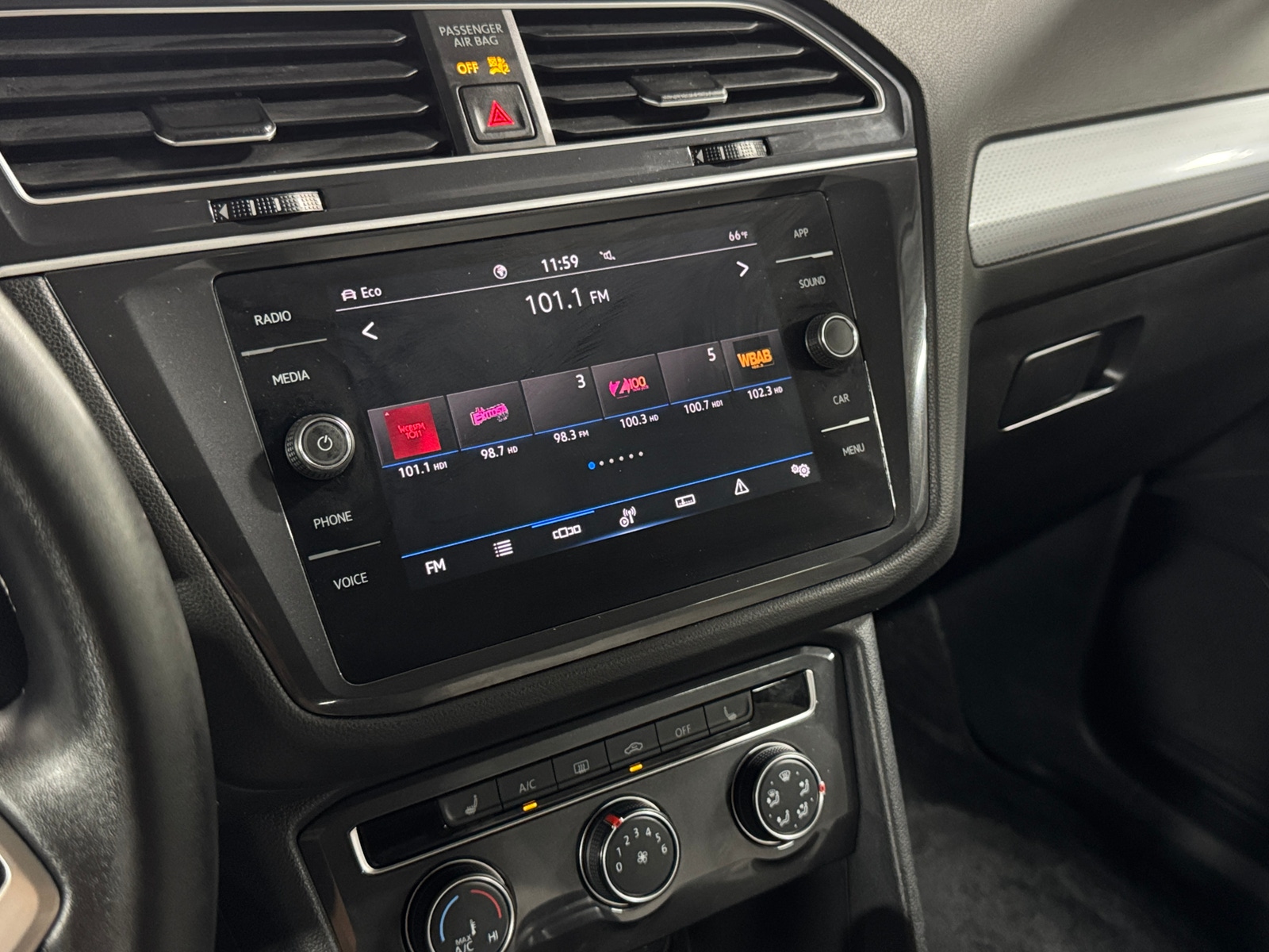 Thumbnail: 2024 Volkswagen Tiguan - 4
