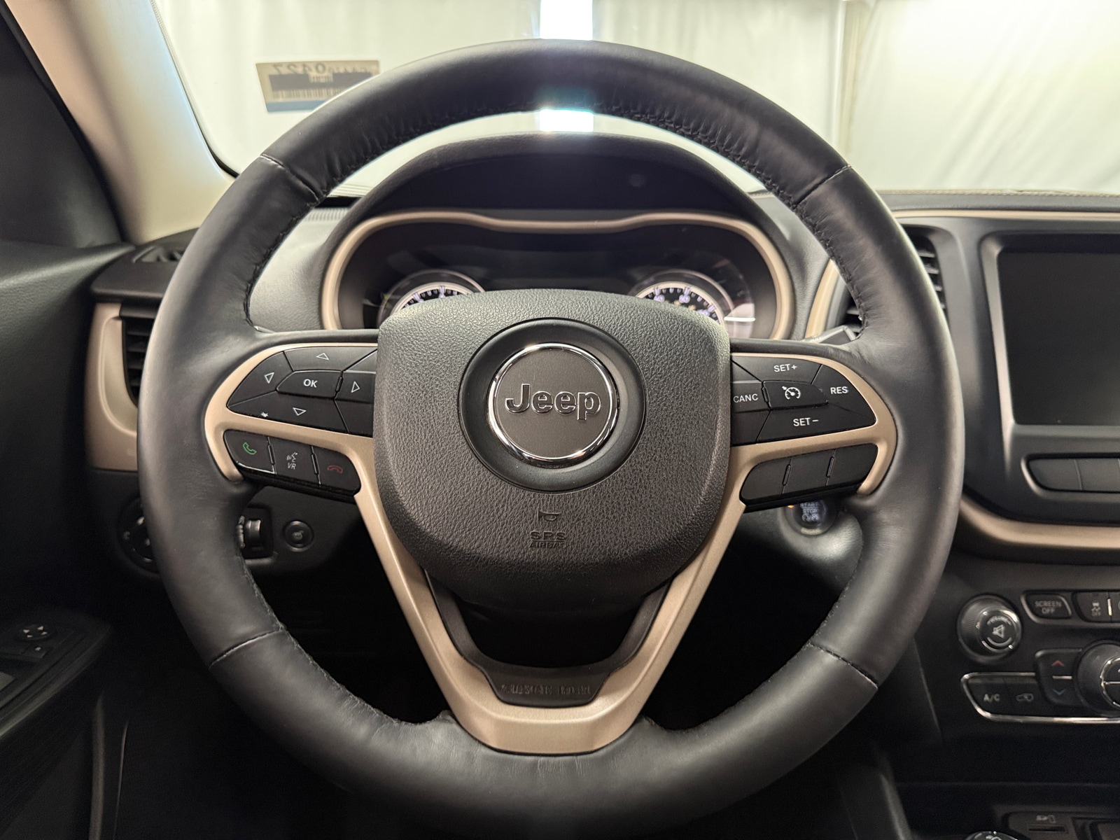 Thumbnail: 2015 Jeep Cherokee - 5