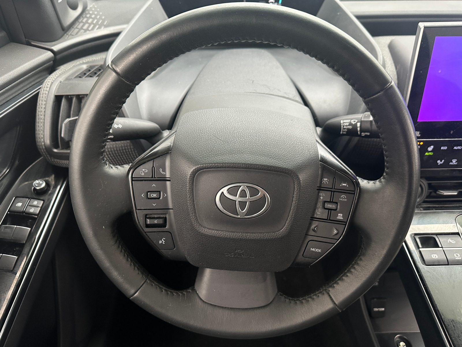 Thumbnail: 2023 Toyota bZ4X - 4