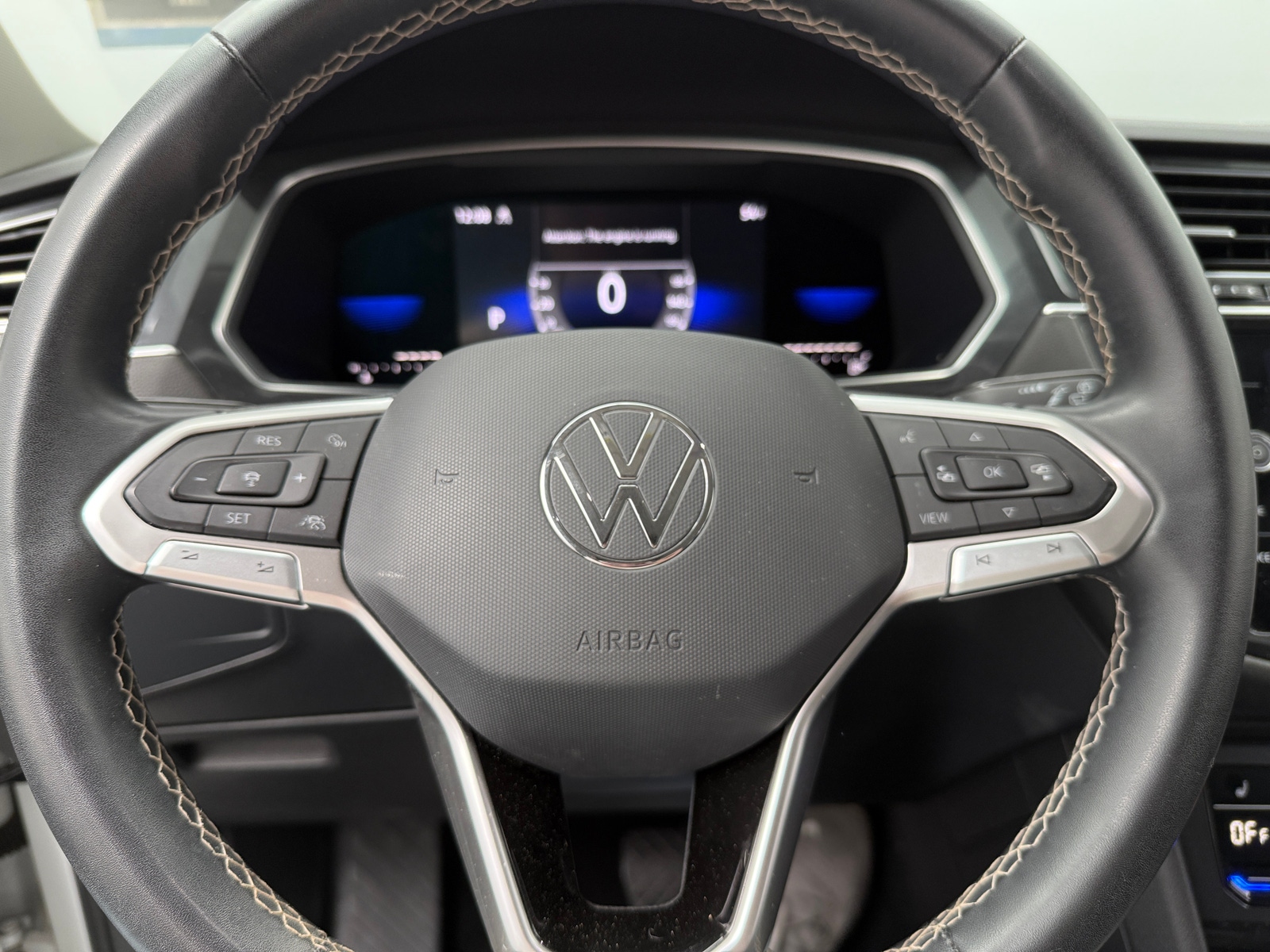 Thumbnail: 2022 Volkswagen Tiguan - 4