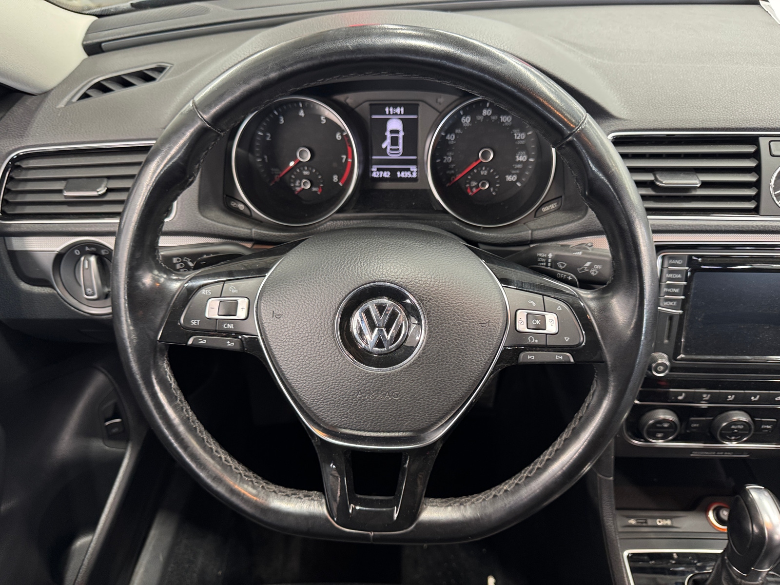 Thumbnail: 2017 Volkswagen Passat - 4