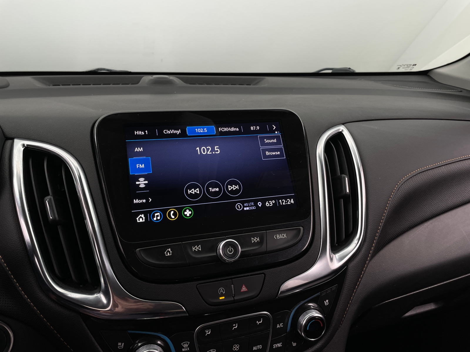 Thumbnail: 2024 Chevrolet Equinox - 3