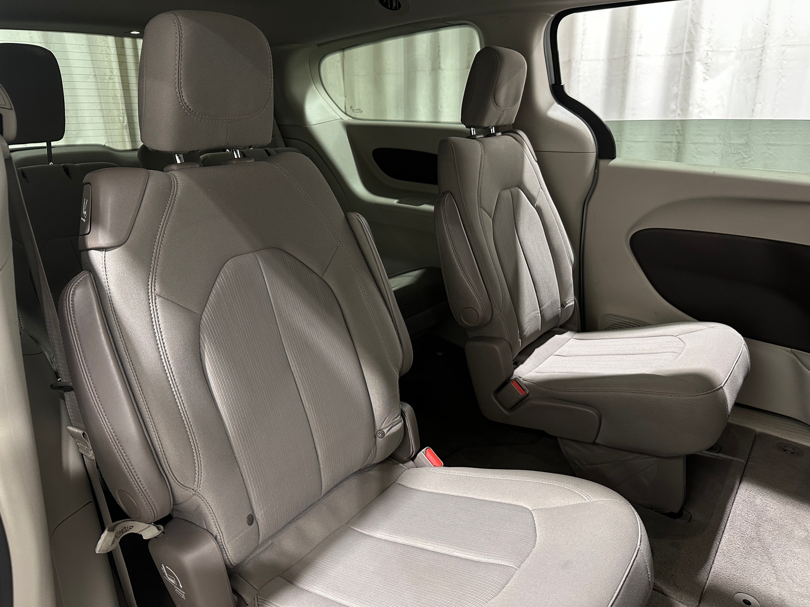 Thumbnail: 2020 Chrysler Voyager - 6