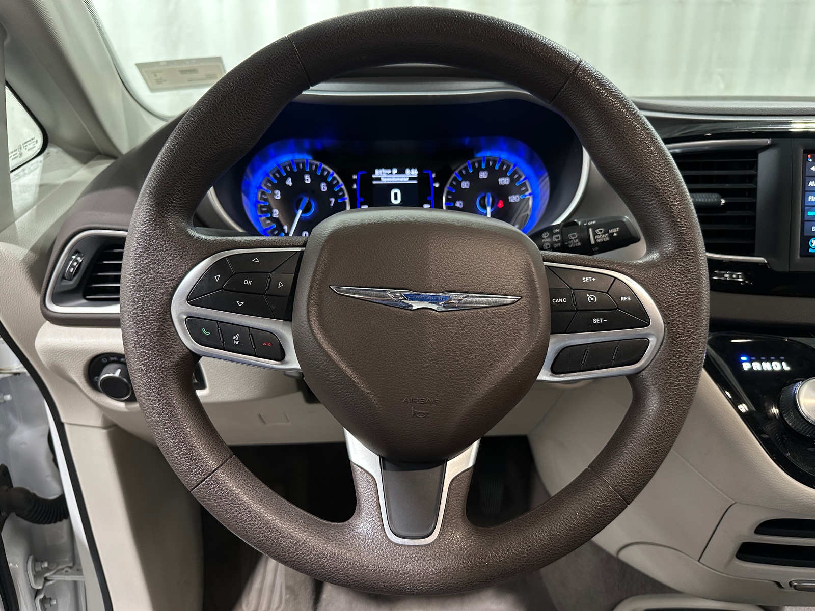 Thumbnail: 2020 Chrysler Voyager - 5