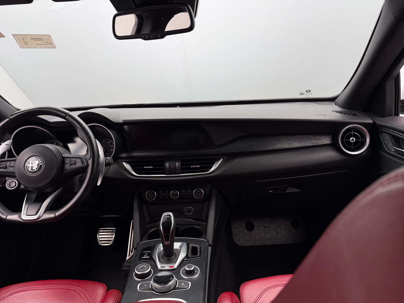 Thumbnail: 2023 Alfa Romeo Stelvio - 2