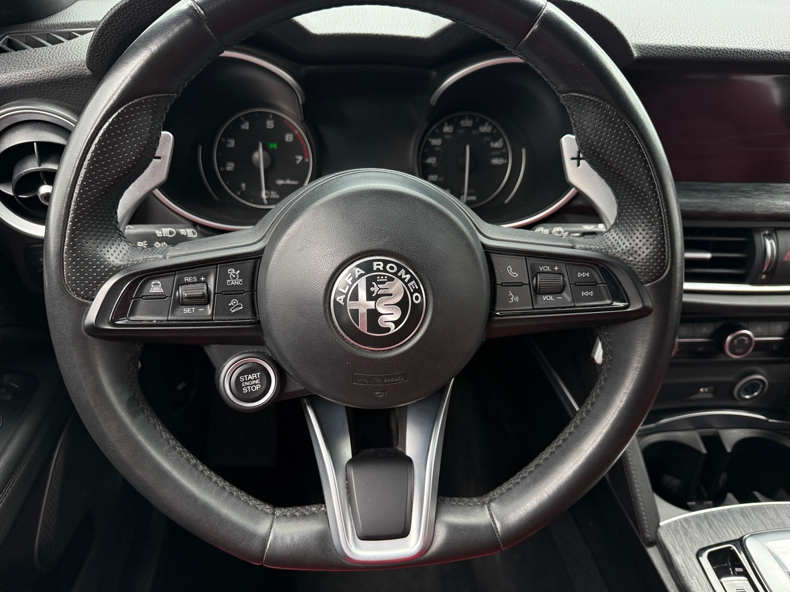 Thumbnail: 2023 Alfa Romeo Stelvio - 4
