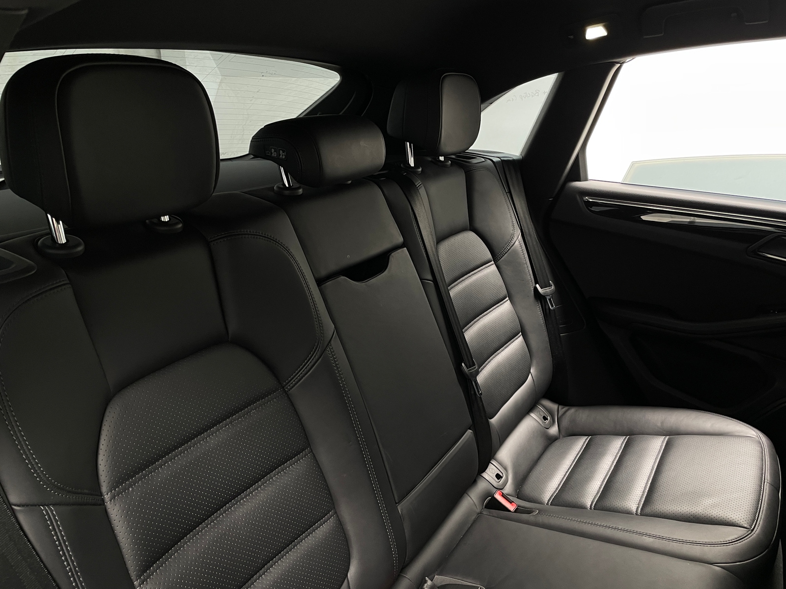 Thumbnail: 2016 Porsche Macan - 5