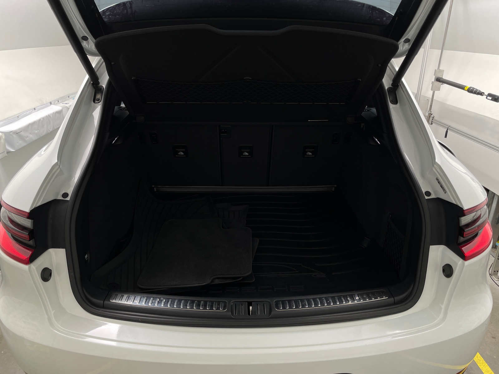 Thumbnail: 2016 Porsche Macan - 6
