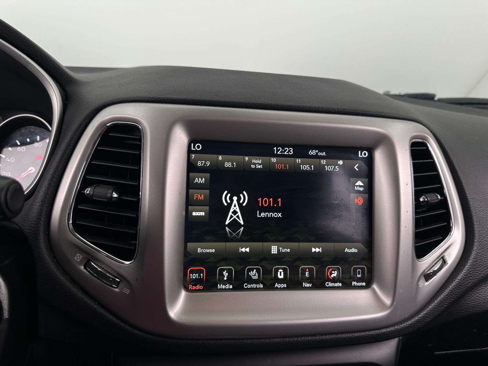 Thumbnail: 2019 Jeep Compass - 4