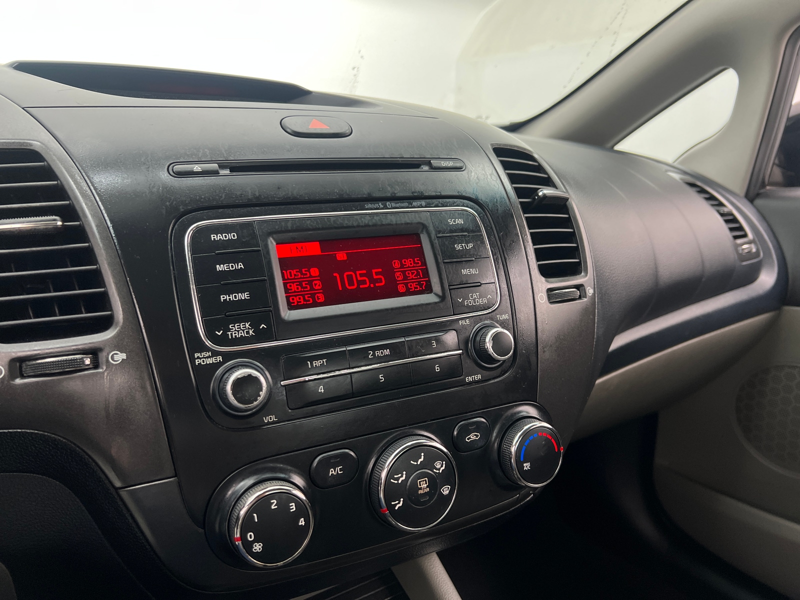 Thumbnail: 2016 Kia Forte - 4