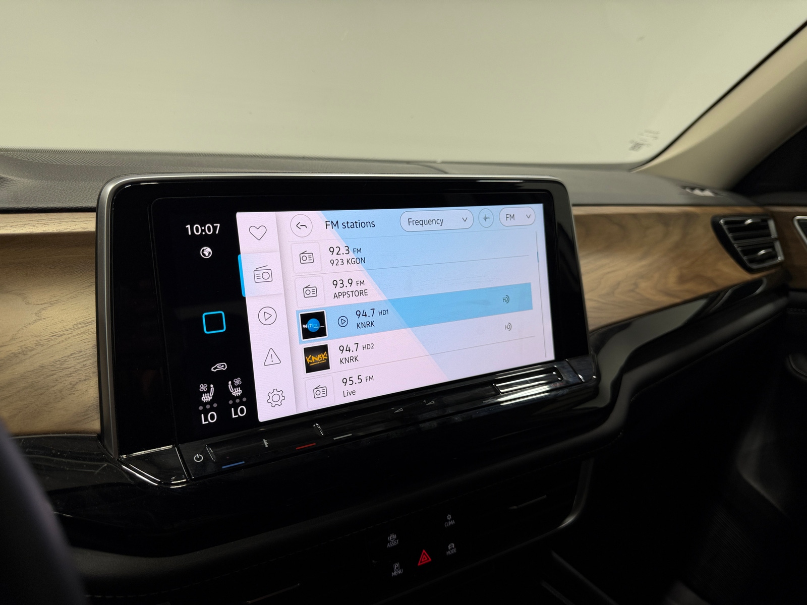 Thumbnail: 2024 Volkswagen Atlas - 3