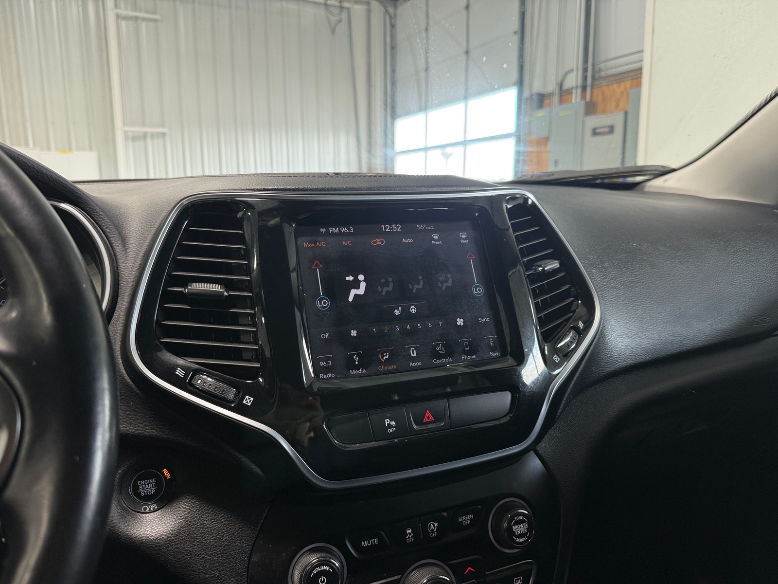 Thumbnail: 2019 Jeep Cherokee - 3