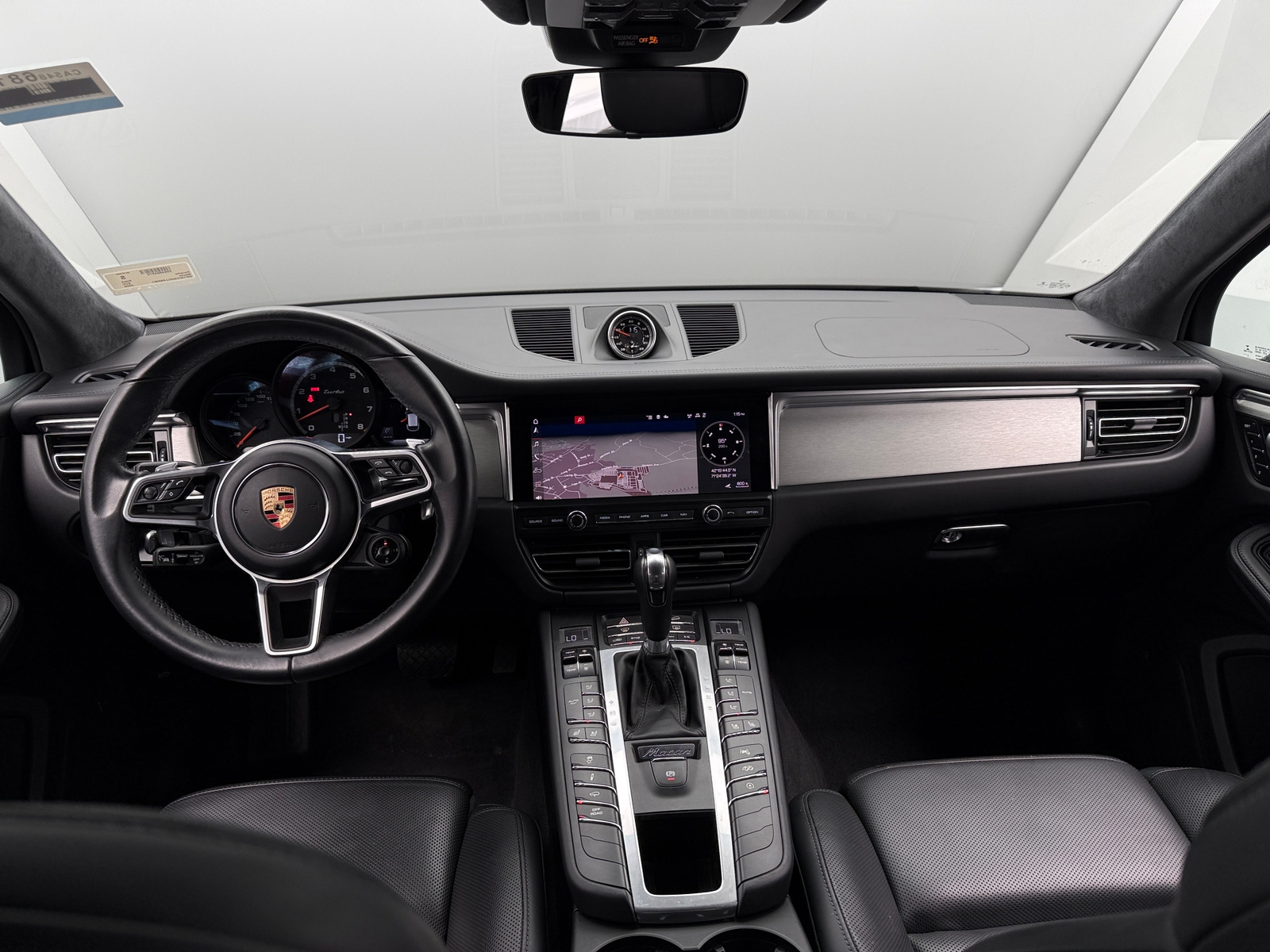 Thumbnail: 2020 Porsche Macan - 2