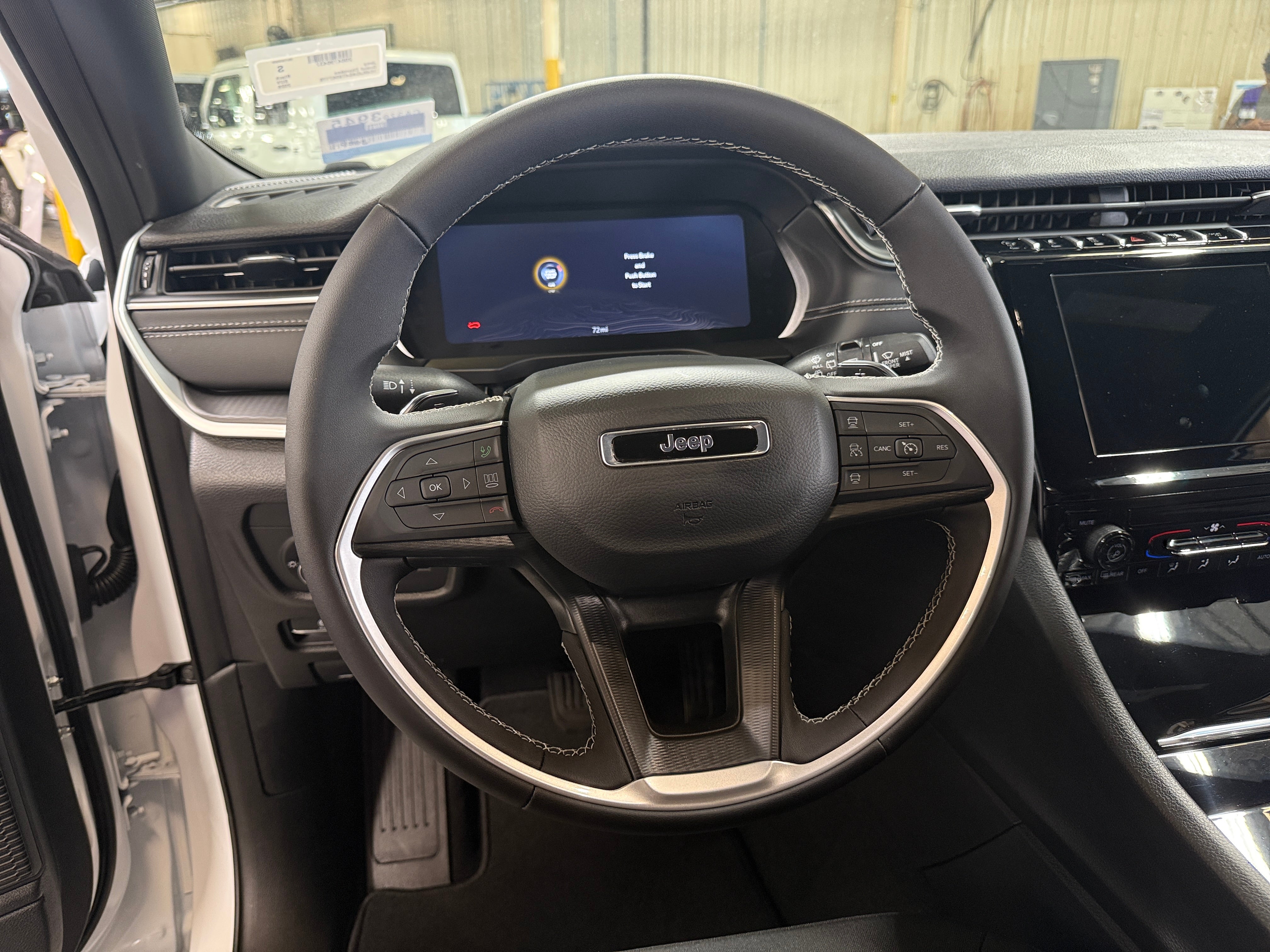 2026 Jeep Grand Cherokee Laredo's photo