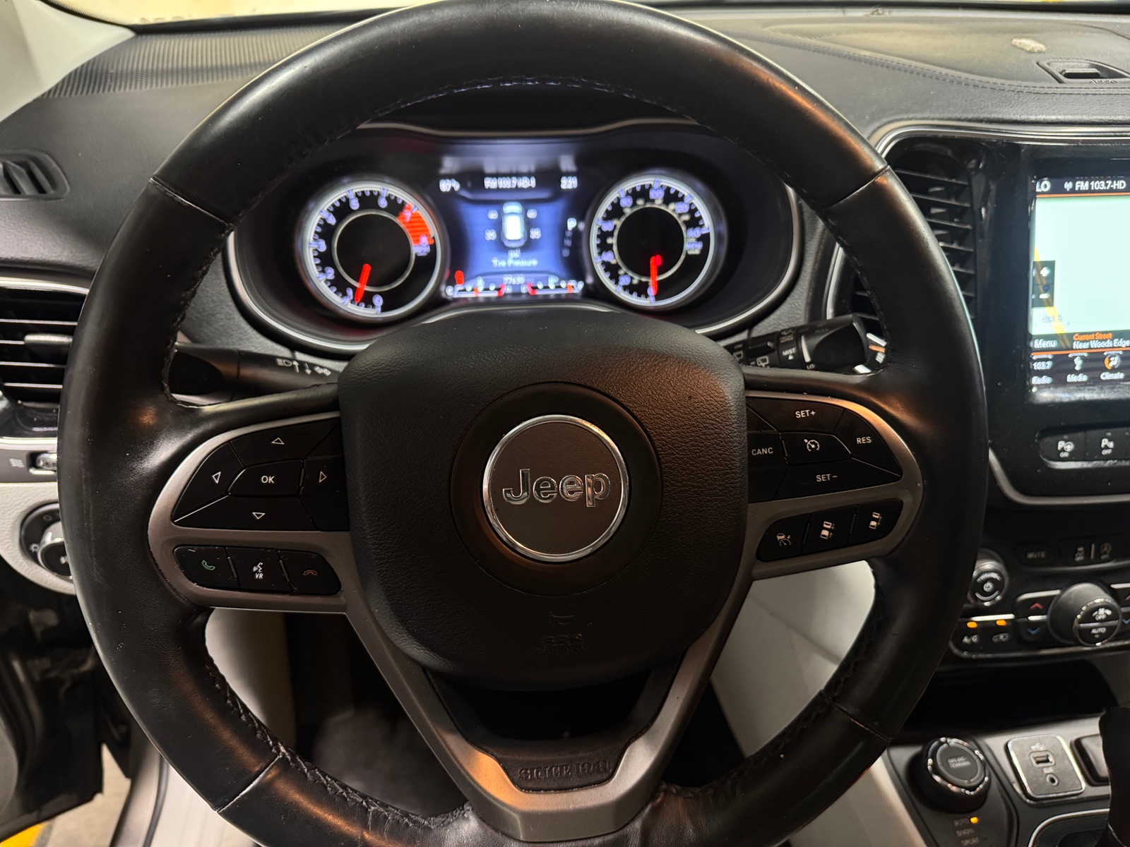 Thumbnail: 2019 Jeep Cherokee - 4