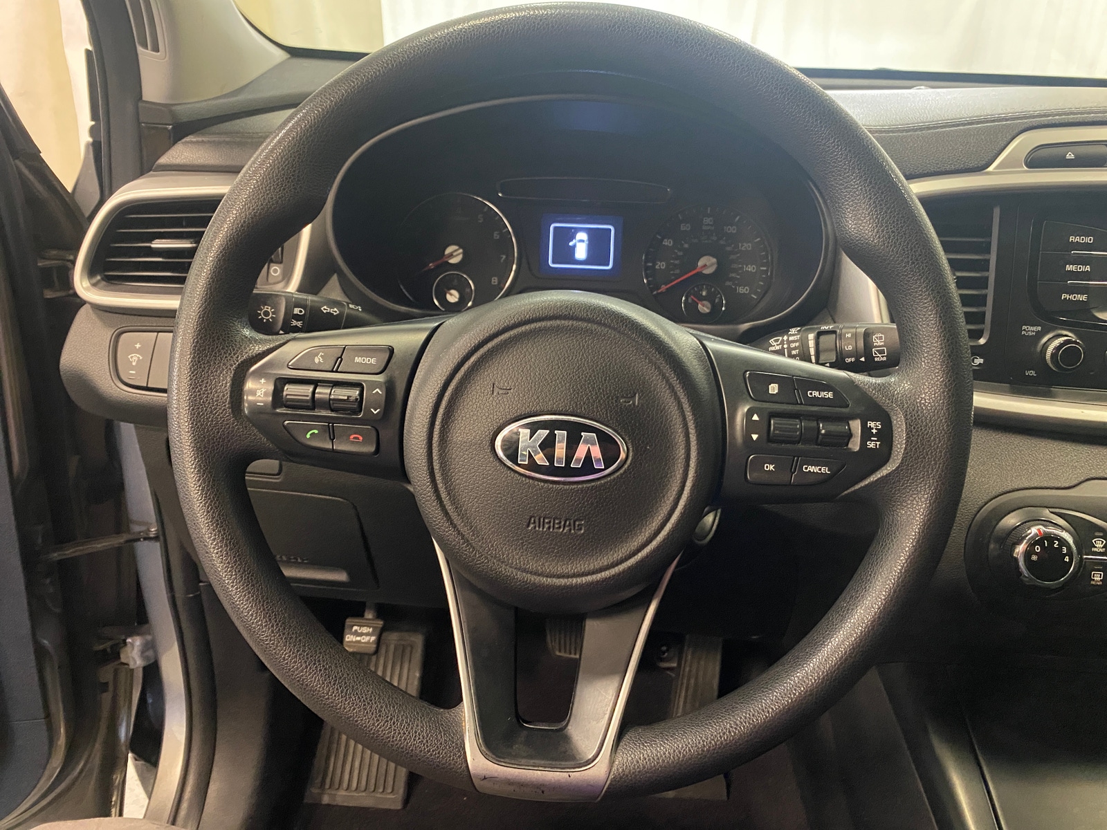 Thumbnail: 2017 Kia Sorento - 5